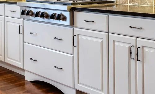 Knobs vs. Pulls: A Guide to Cabinet Hardware | Simply Cabinetry Blog ...
