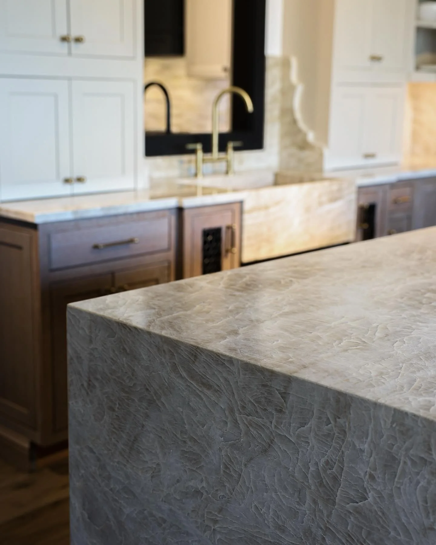 This 5&rsquo; x 9&rsquo; leathered Taj Mahal island instantly becomes the centerpiece of the kitchen. Its textured finish adds depth and character, while the soft tones keep the space warm and inviting🥰
.
.
.
#tajmahalcountertops #kitchenisland #lea