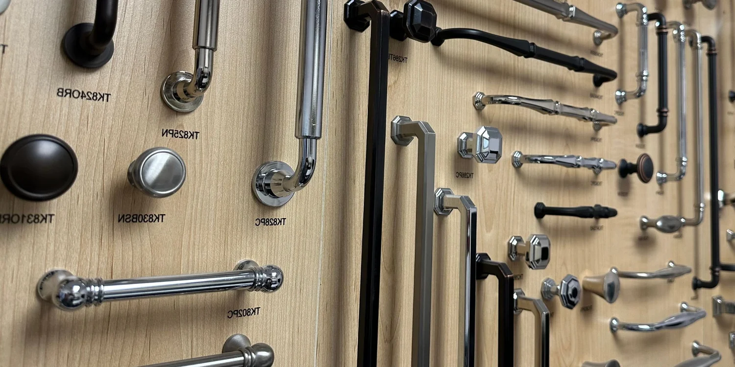 Knobs vs. Pulls: A Guide to Cabinet Hardware | Simply Cabinetry Blog ...