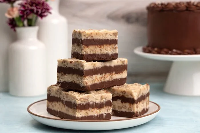 german-chocolate-cake-fudge-glamour-main-700x467_1.jpg