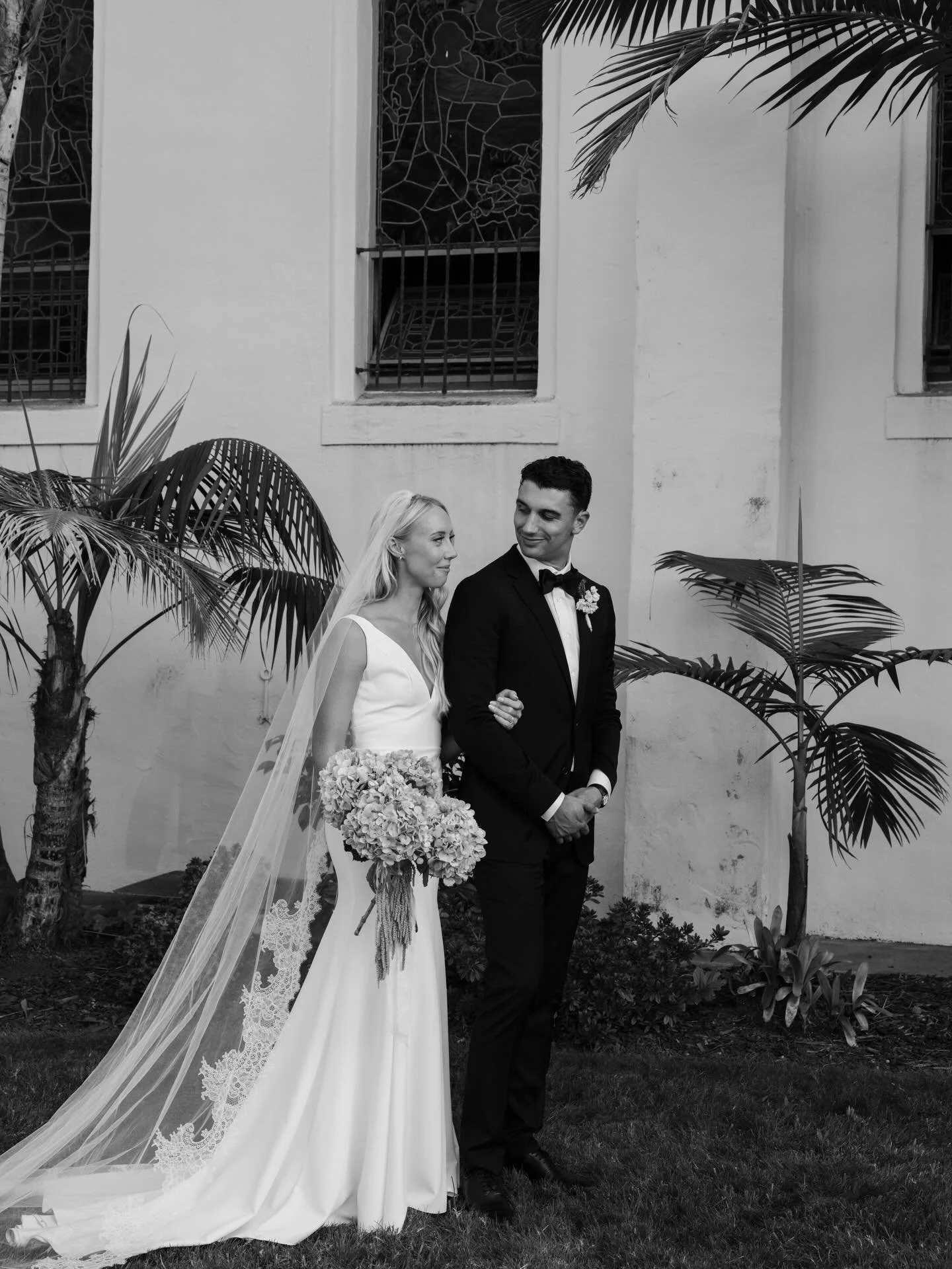 A look back at this beautiful wedding in the Santa Barbara coast. ☀️🌊
&bull;
Photographer: @sierrajane_thephotographer 
Rentals: @townandcountry_eventrentals 
Coordinator: @herestothemevents 
Assistants: @fridam.rodriguez @jeanninee___ @lauraanayam 