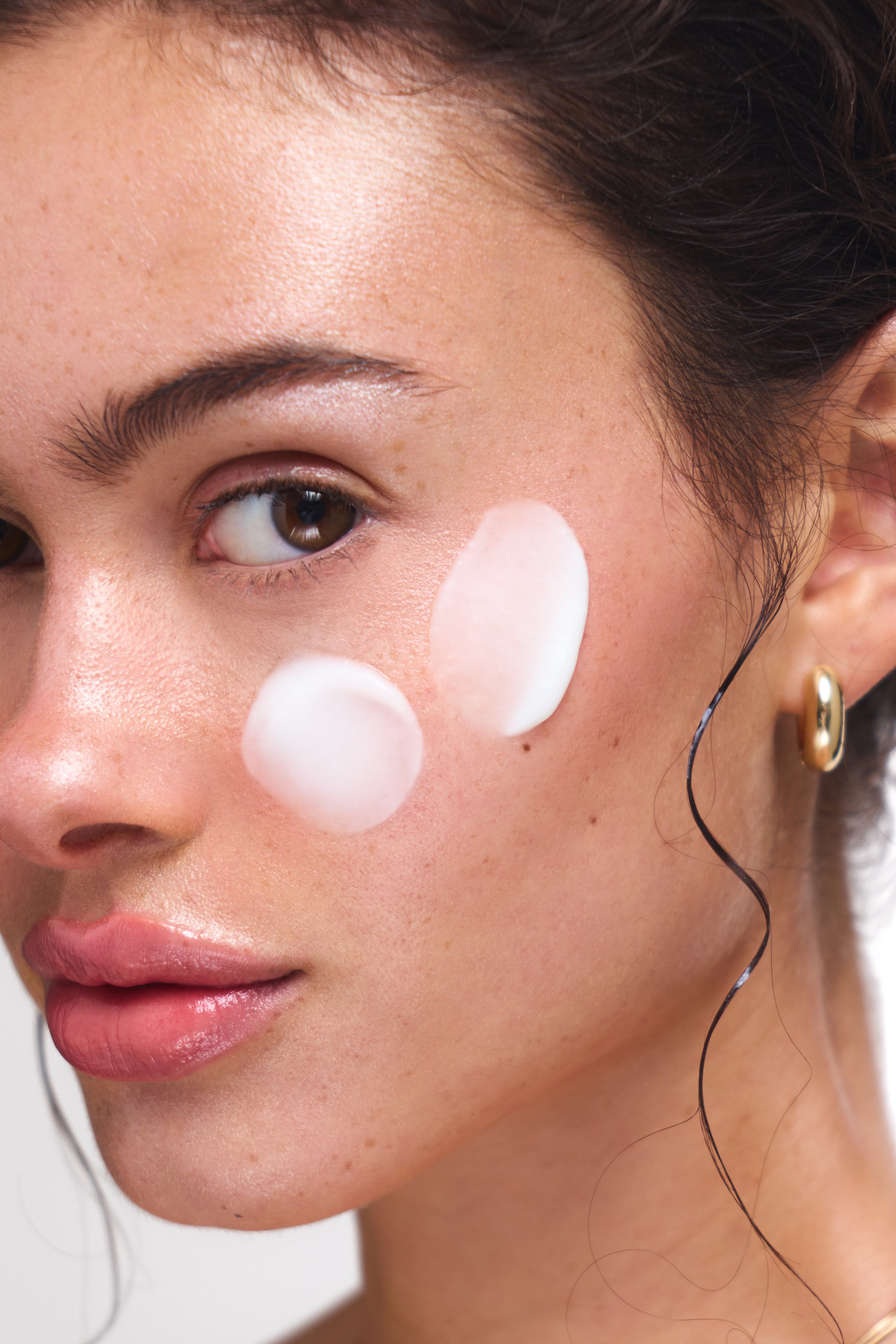 ICONIC MATCHA CLEANSING BALM PDP MODEL 4.jpg