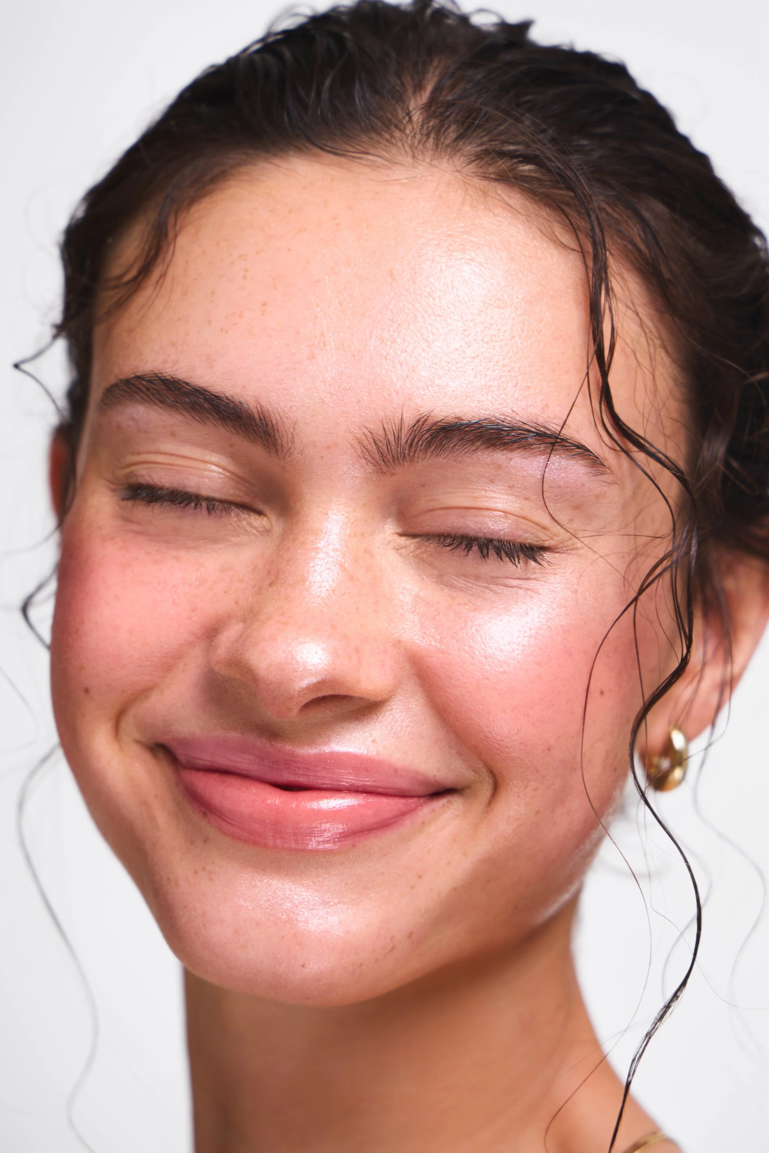 ICONIC MATCHA CLEANSING BALM PDP MODEL 2.jpg