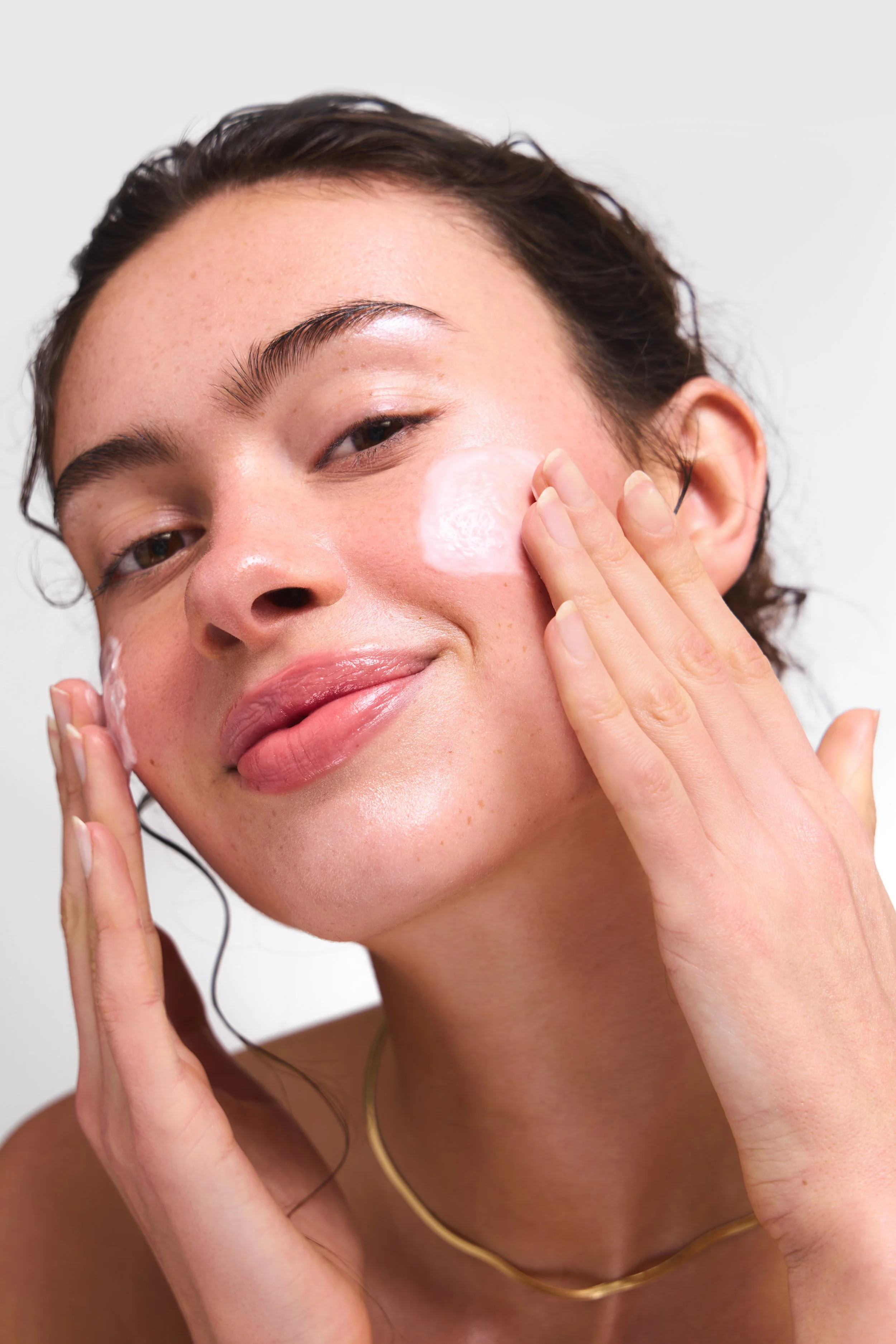 ICONIC MATCHA CLEANSING BALM PDP MODEL 6jpg.jpg