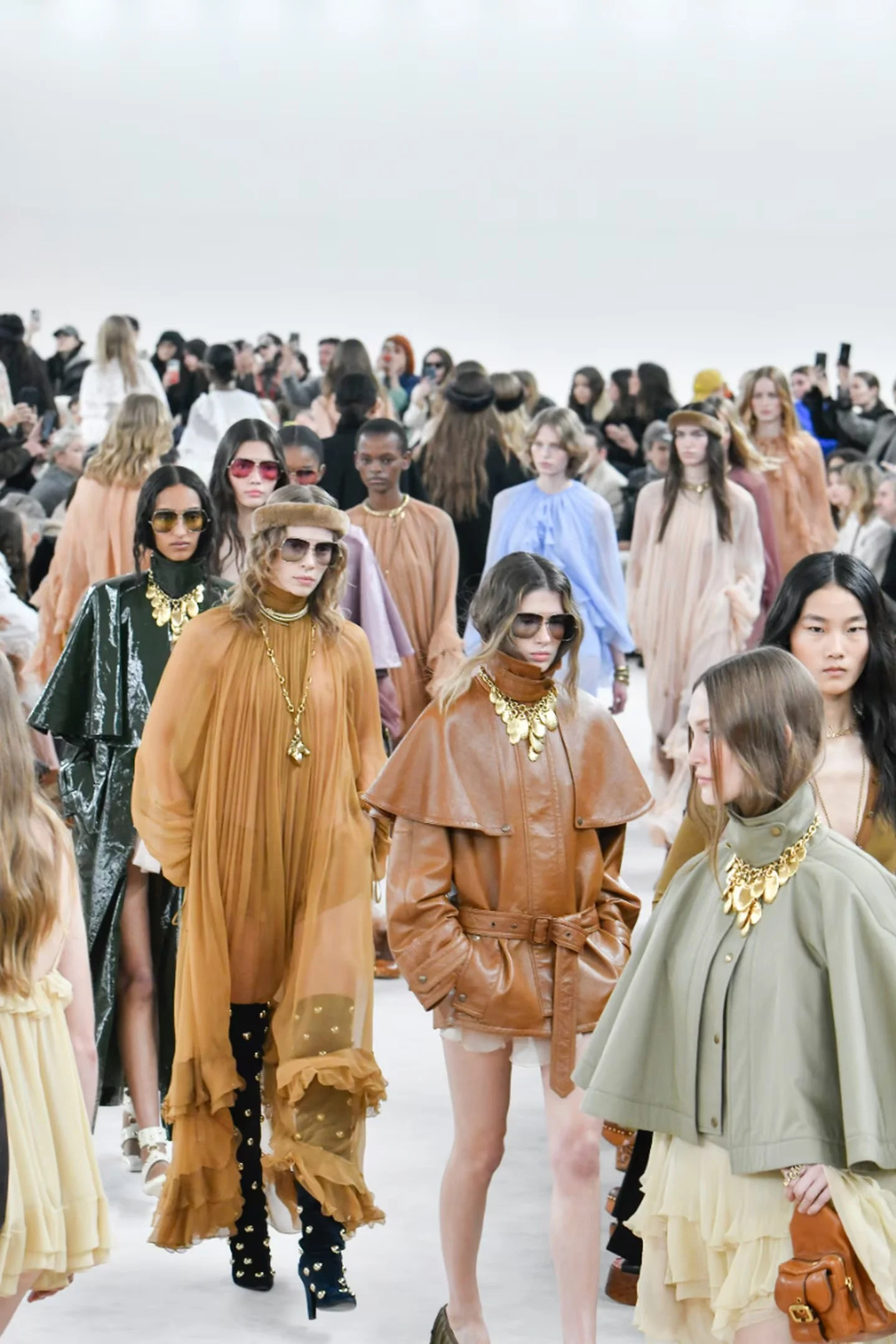Paris Fashion Week Women's Fall/Winter 2024/25: A Symphony of Elegance and Avant-Garde Expressions