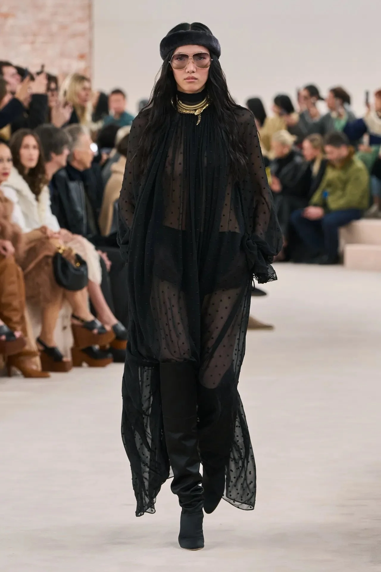 00004-chloe-fall-2024-ready-to-wear-credit-gorunway.JPG