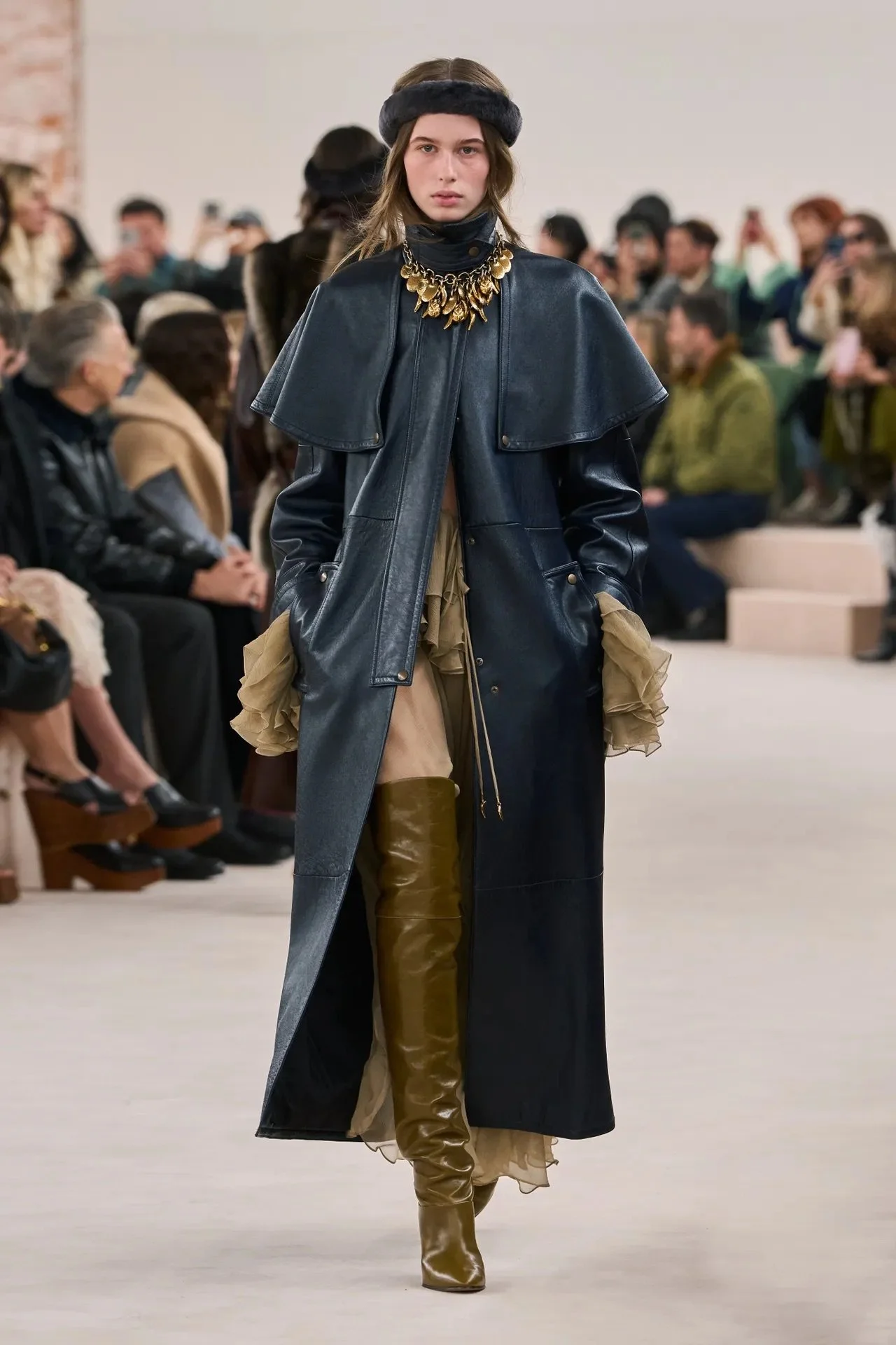 00038-chloe-fall-2024-ready-to-wear-credit-gorunway.JPG