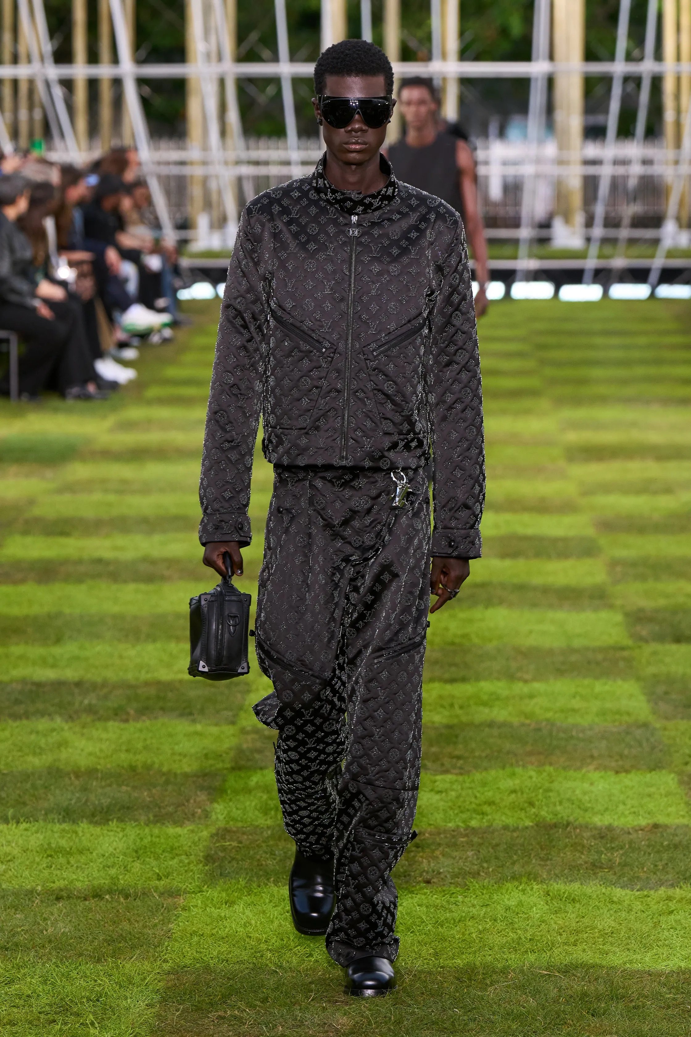 00005-louis-vuitton-spring-2025-menswear-credit-gorunway.jpg