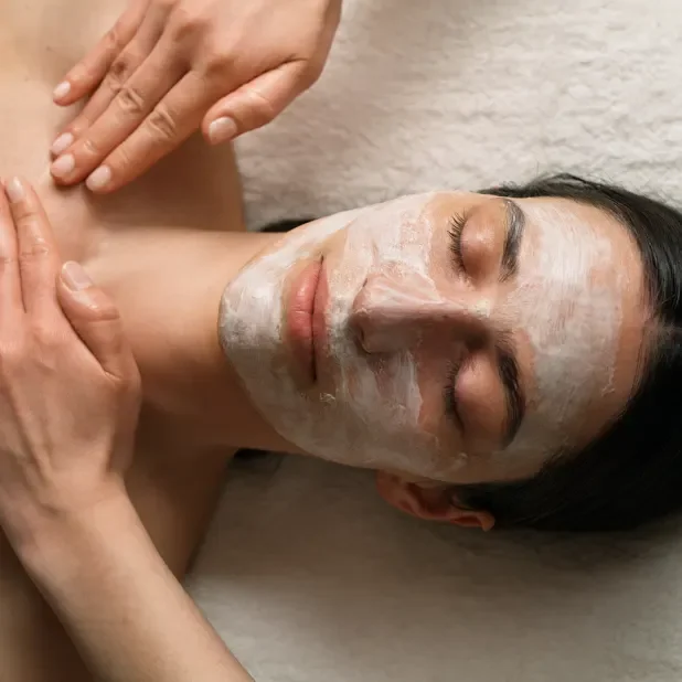Revitalisierende Gesichtsbehandlung.