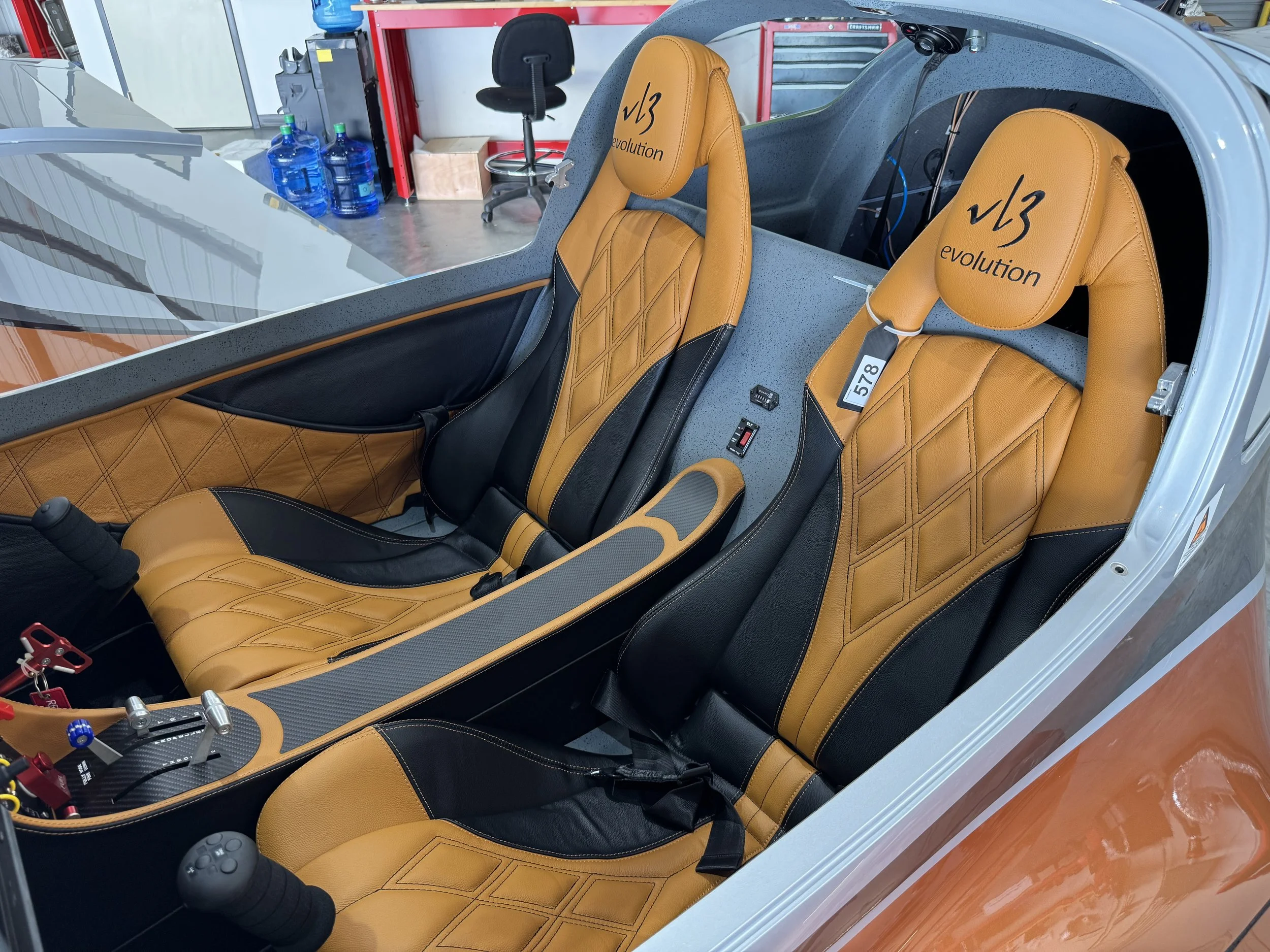 N785KG interior2.jpeg