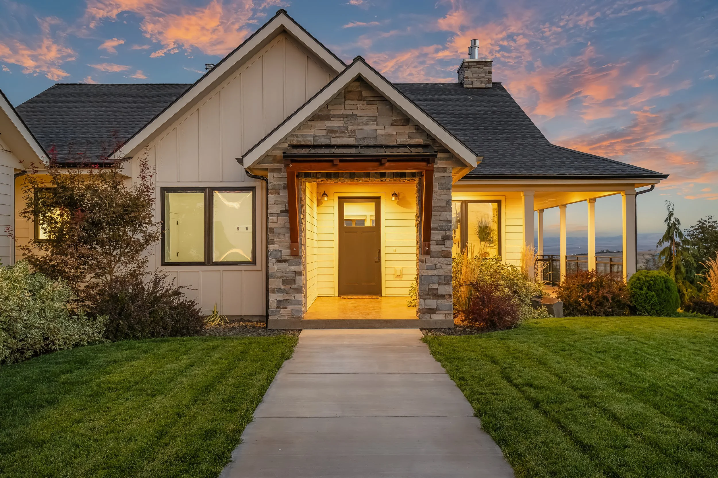 Front entry at twilight, 1433 Kestrel Dr, Clarkston WA