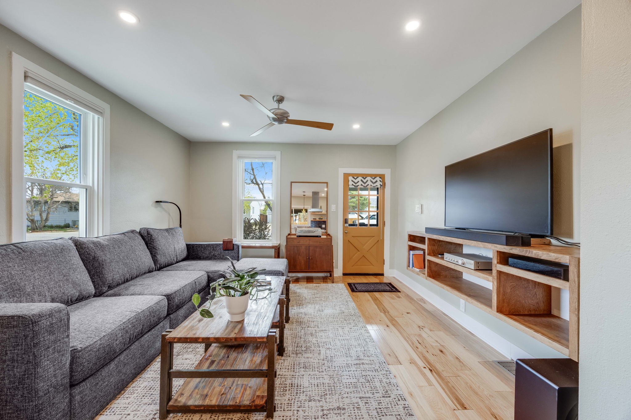 5-web-or-mls-1055-quartz-st.jpg