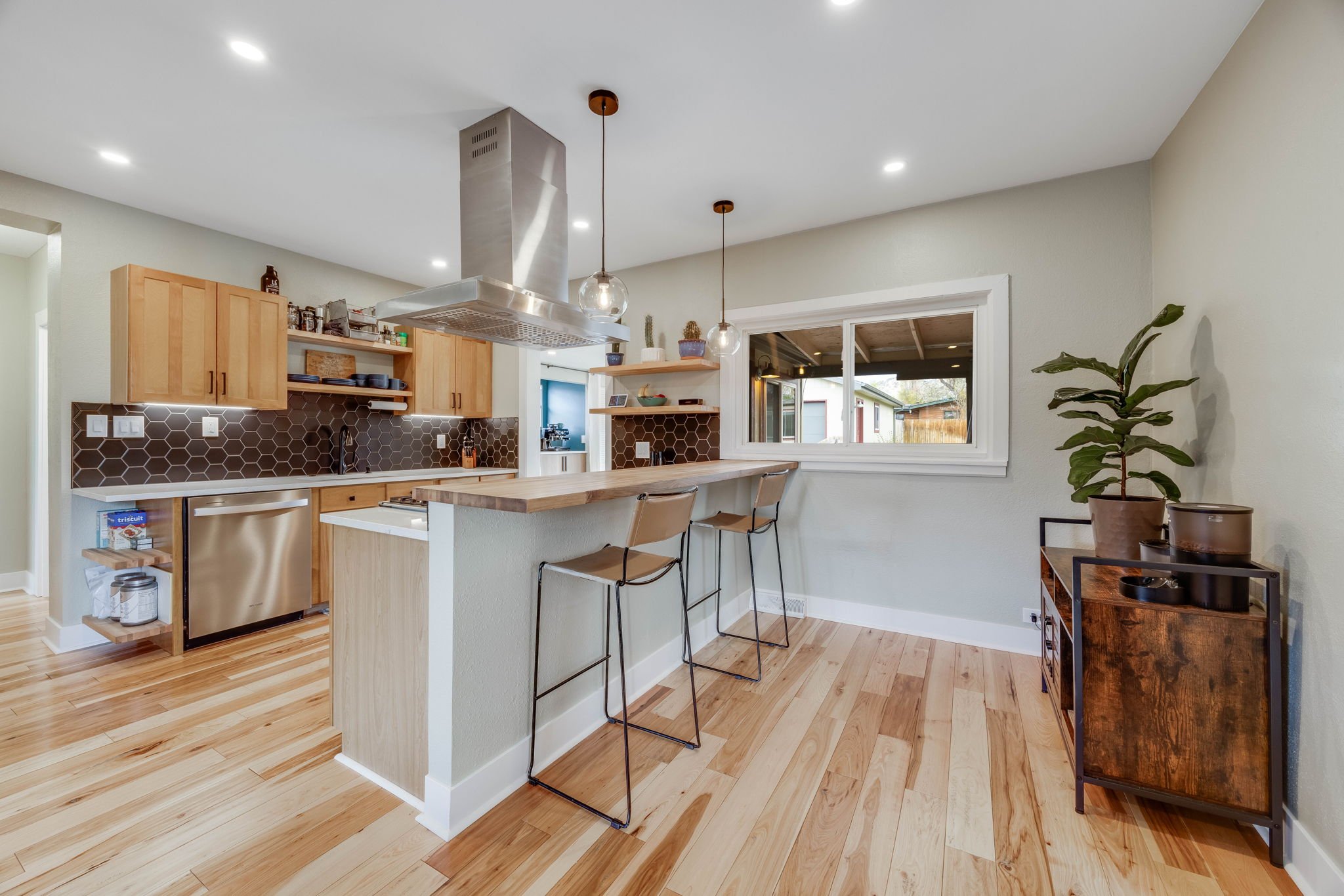 7-web-or-mls-1055-quartz-st.jpg
