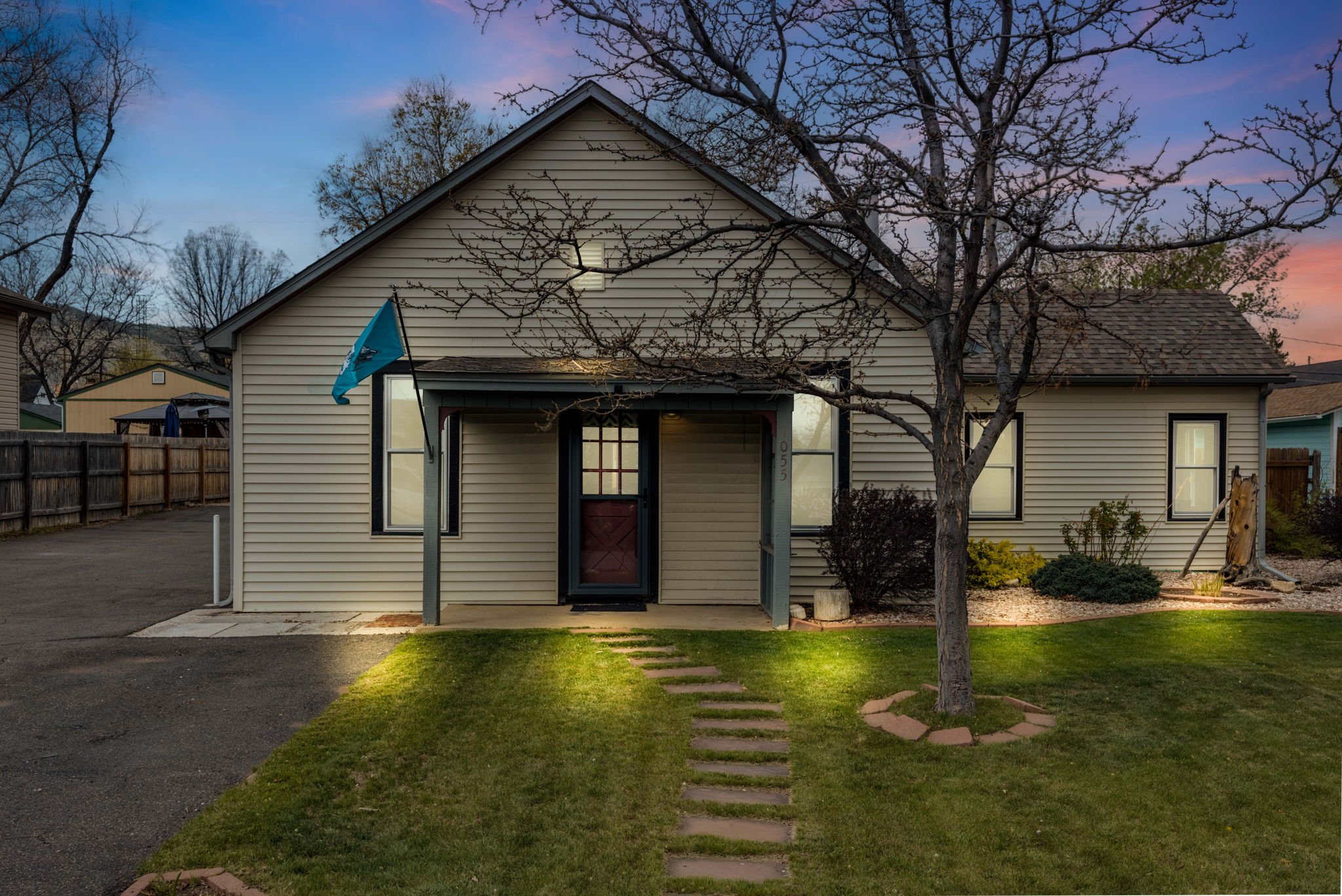 1-web-or-mls-1055-quartz-st.jpg