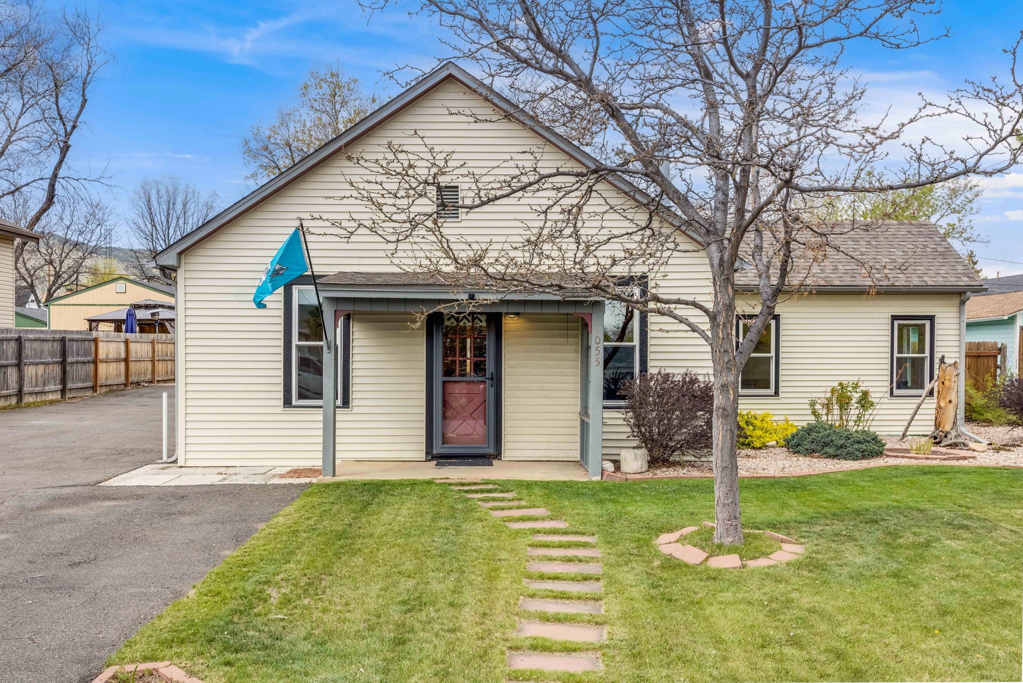 2-web-or-mls-1055-quartz-st.jpg