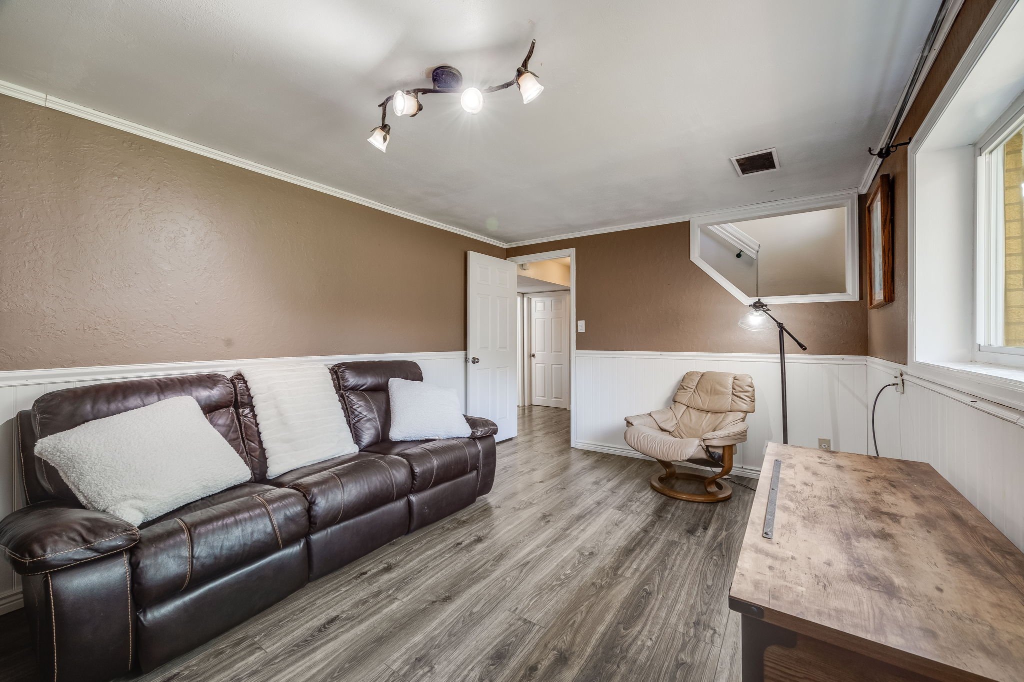 28-web-or-mls-13654-omega-cir.jpg