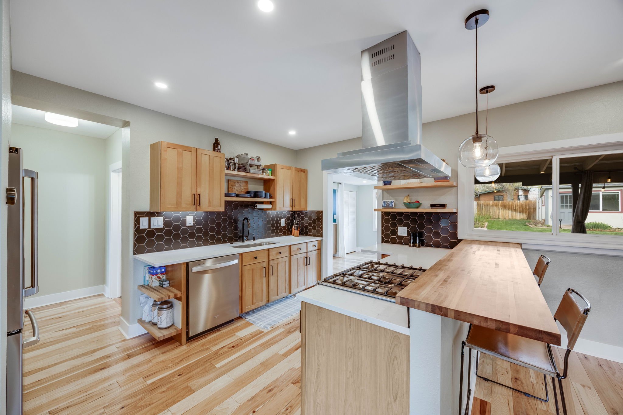 9-web-or-mls-1055-quartz-st.jpg