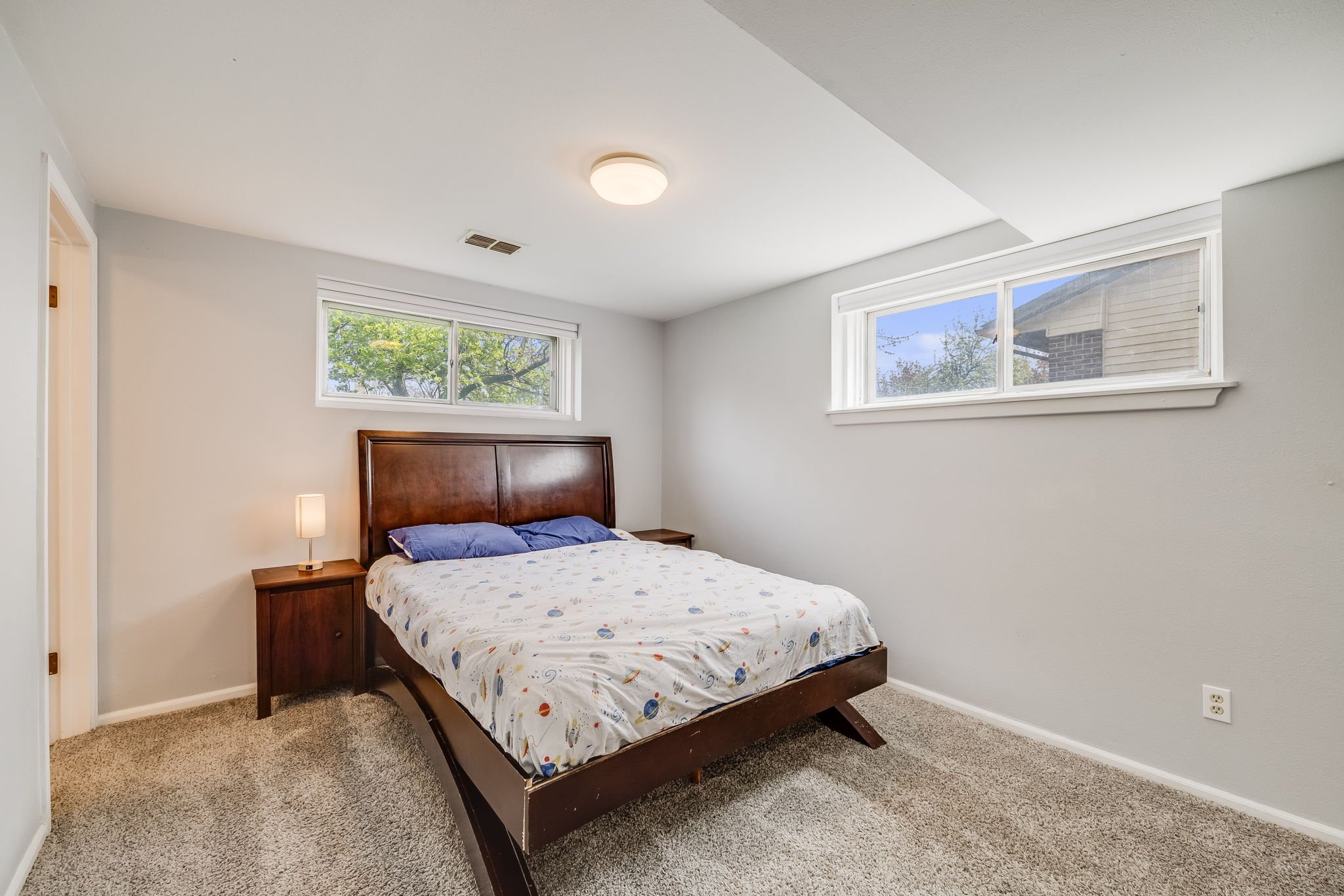18-web-or-mls-13367-w-montana-pl.jpg