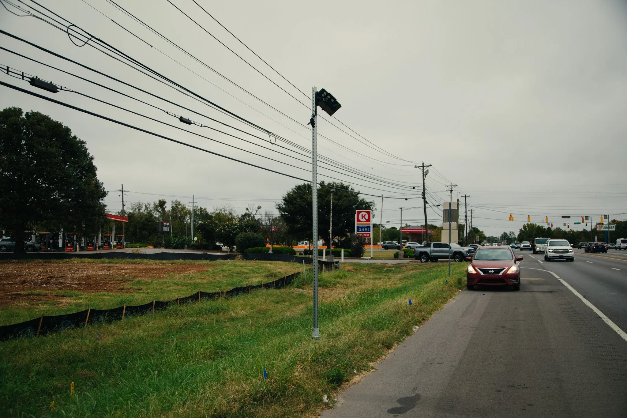 Camera: FLK-MUR-001
Location: N Thompson Lane & NW Broad St
GPS: 35°52'38.6"N 86°25'31.4"W
Direction: 280°
Captured: 9/23/2026
Notes: Facing west/northwest toward NW Broad St
