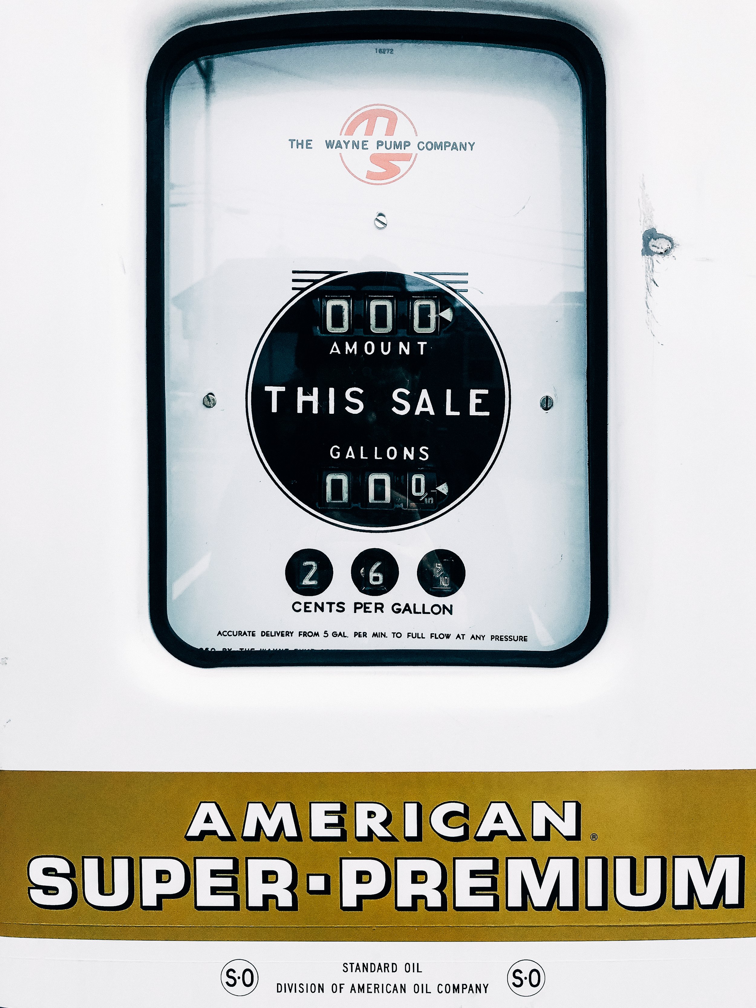 Close-up of an American Super-Premium motor oil price display panel showing zero gallons and zero cents, with the words 'Standard Oil, Division of American Oil Company'.
