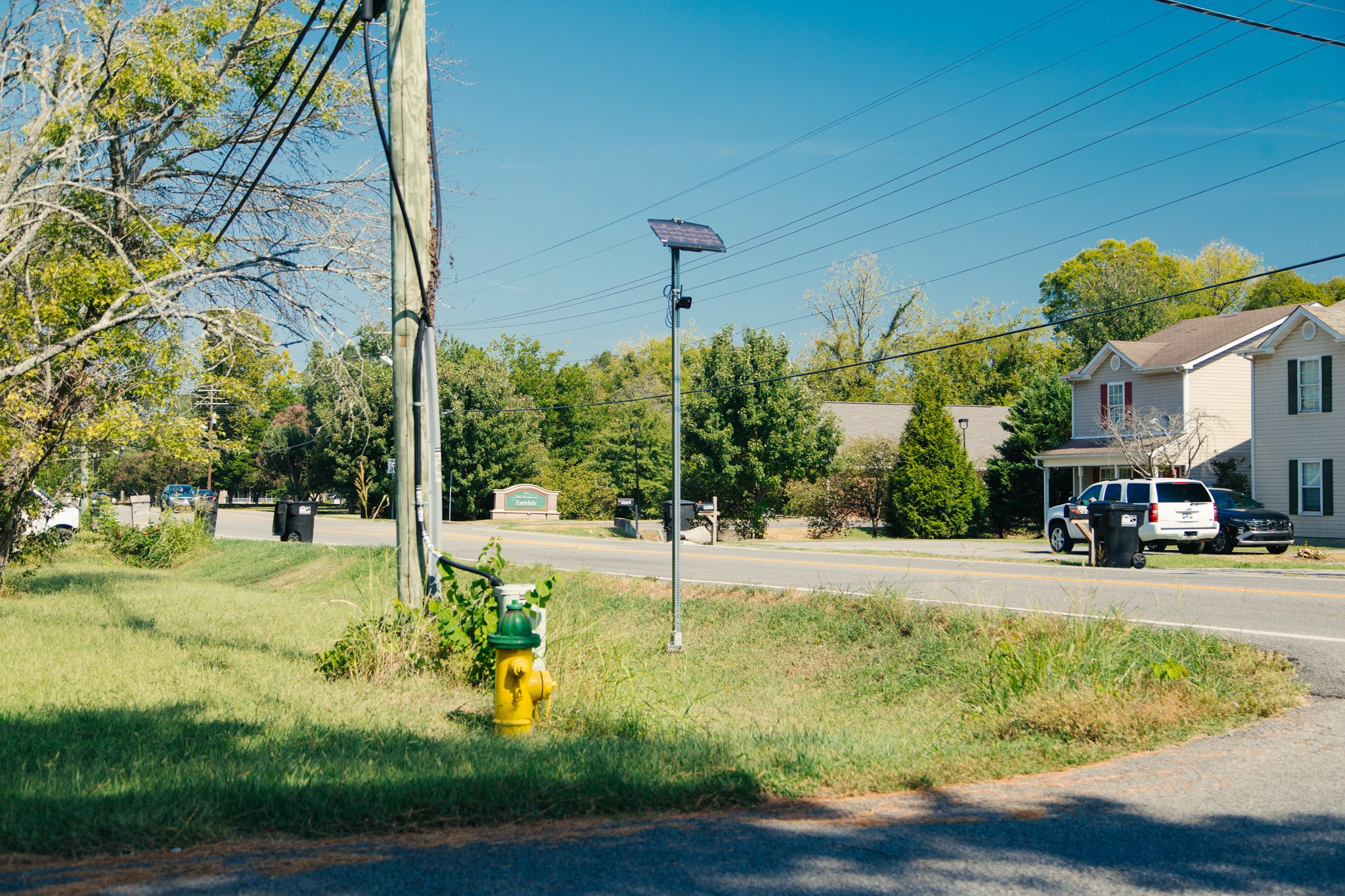 Camera: FLK-MUR-095
Location: Intersection of Bradyville Pike & Ransom Drive
GPS: 35°49'09.8"N 86°21'25.9"W
Direction: 110°
Captured: 9/14/2026
Notes: Facing east/southeast toward Bradyville Pike. Adjacent to The Pointe at Eastdale apartment complex