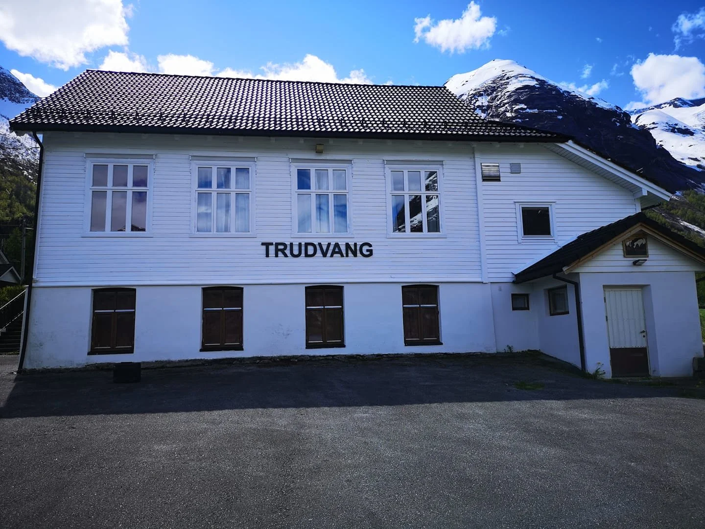 Spleis til bord og stolar i Trudvang