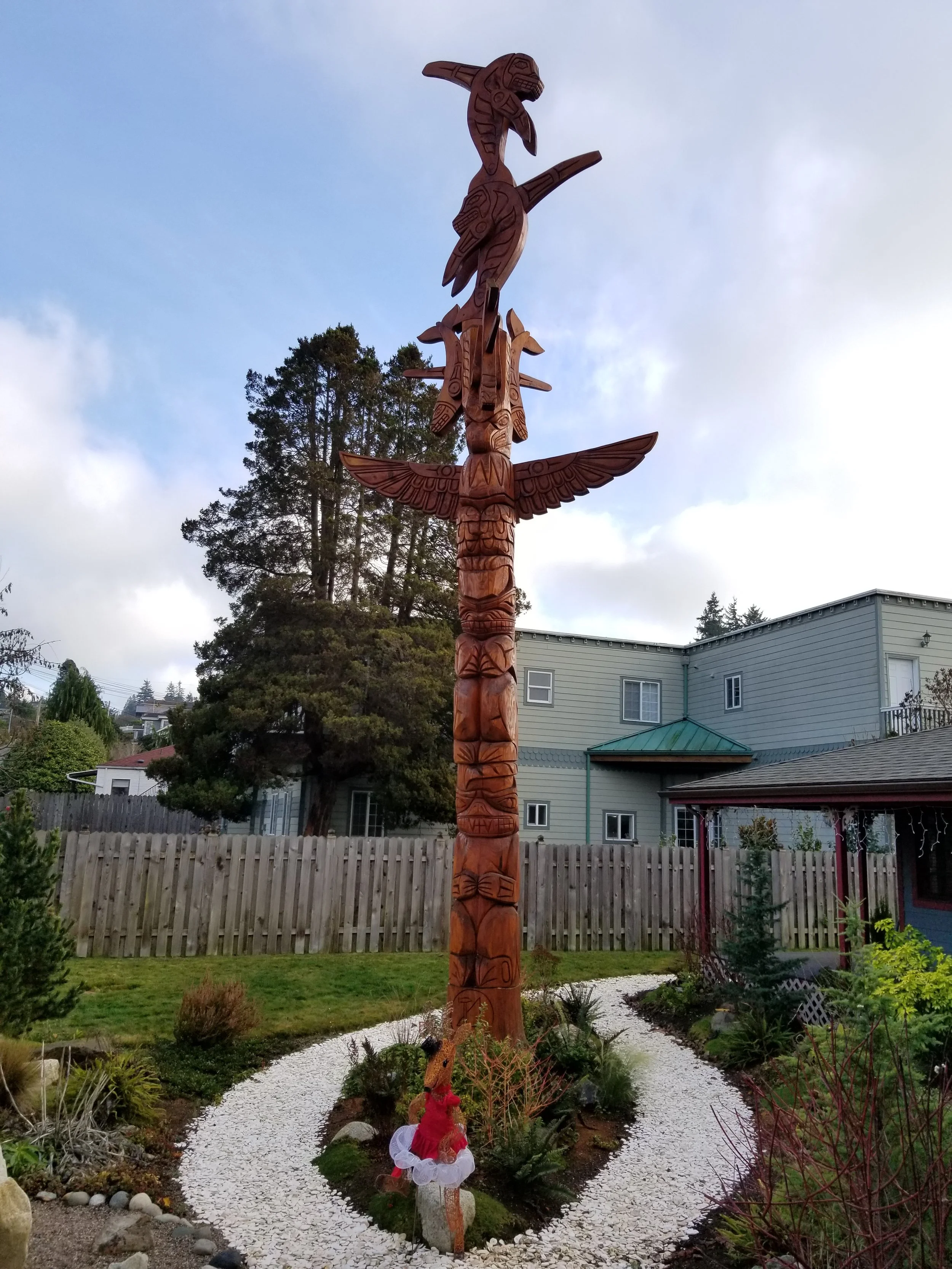 Totem Chainsaw Tree Stump Sculpture Tomas Vrba