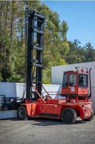 Why Forklift Solid Tyres Are the Best Choice for Heavy-Duty Operations