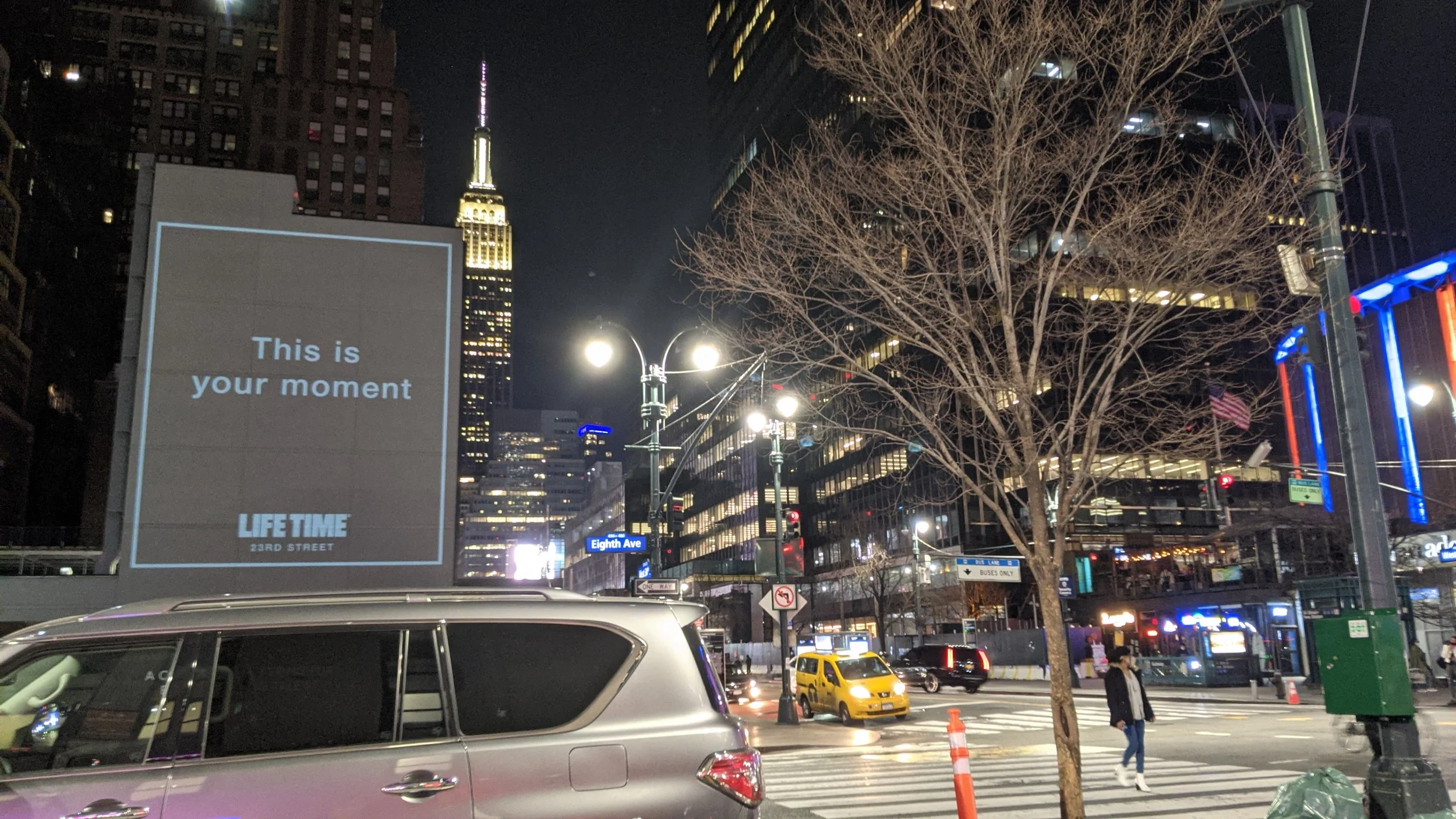 LIFETIME FITNESS SHOWS OFF ITS CLUB WITH VIDEO PROJECTIONS