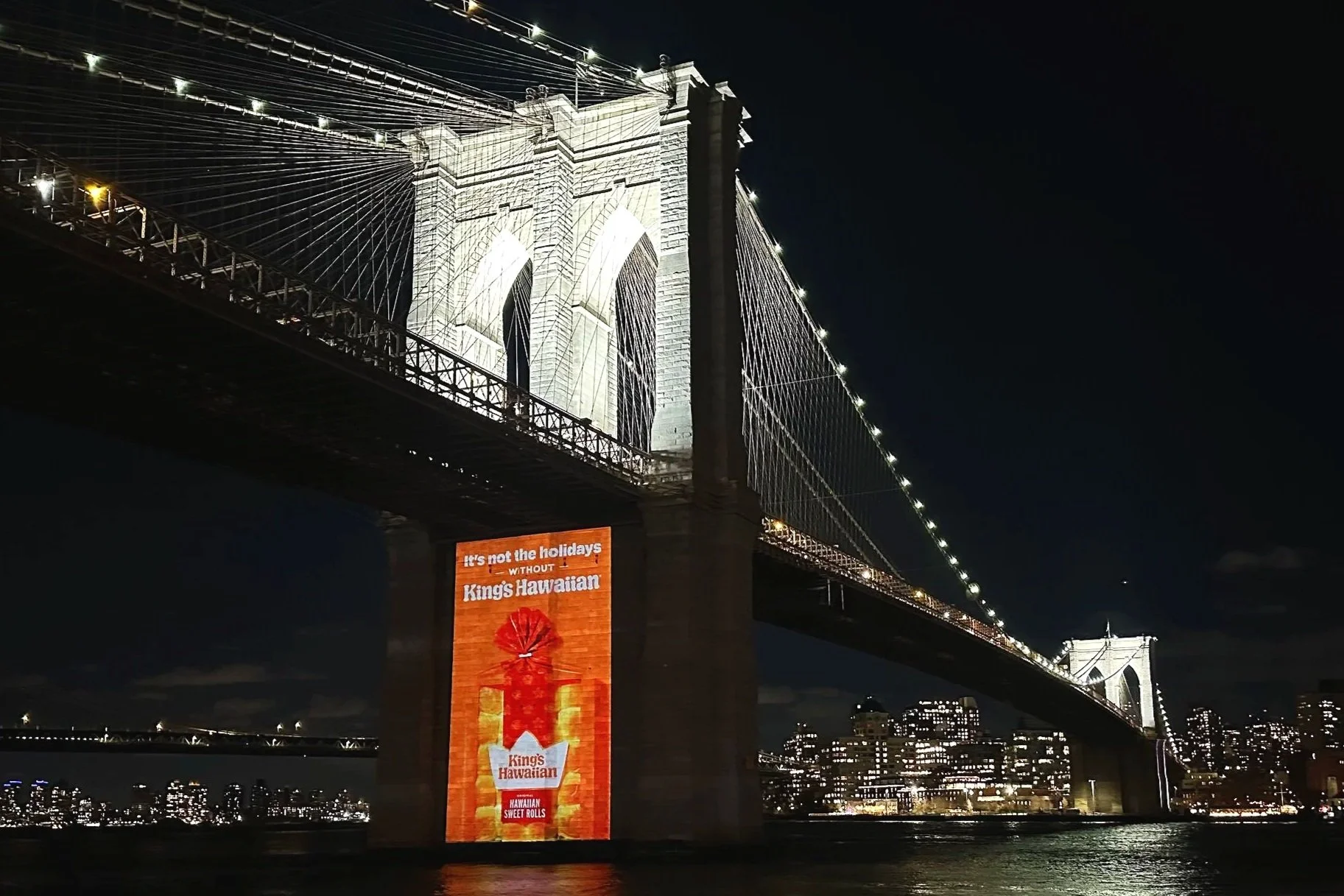 King's Hawaiian Holiday Projections Illuminate The Big City!