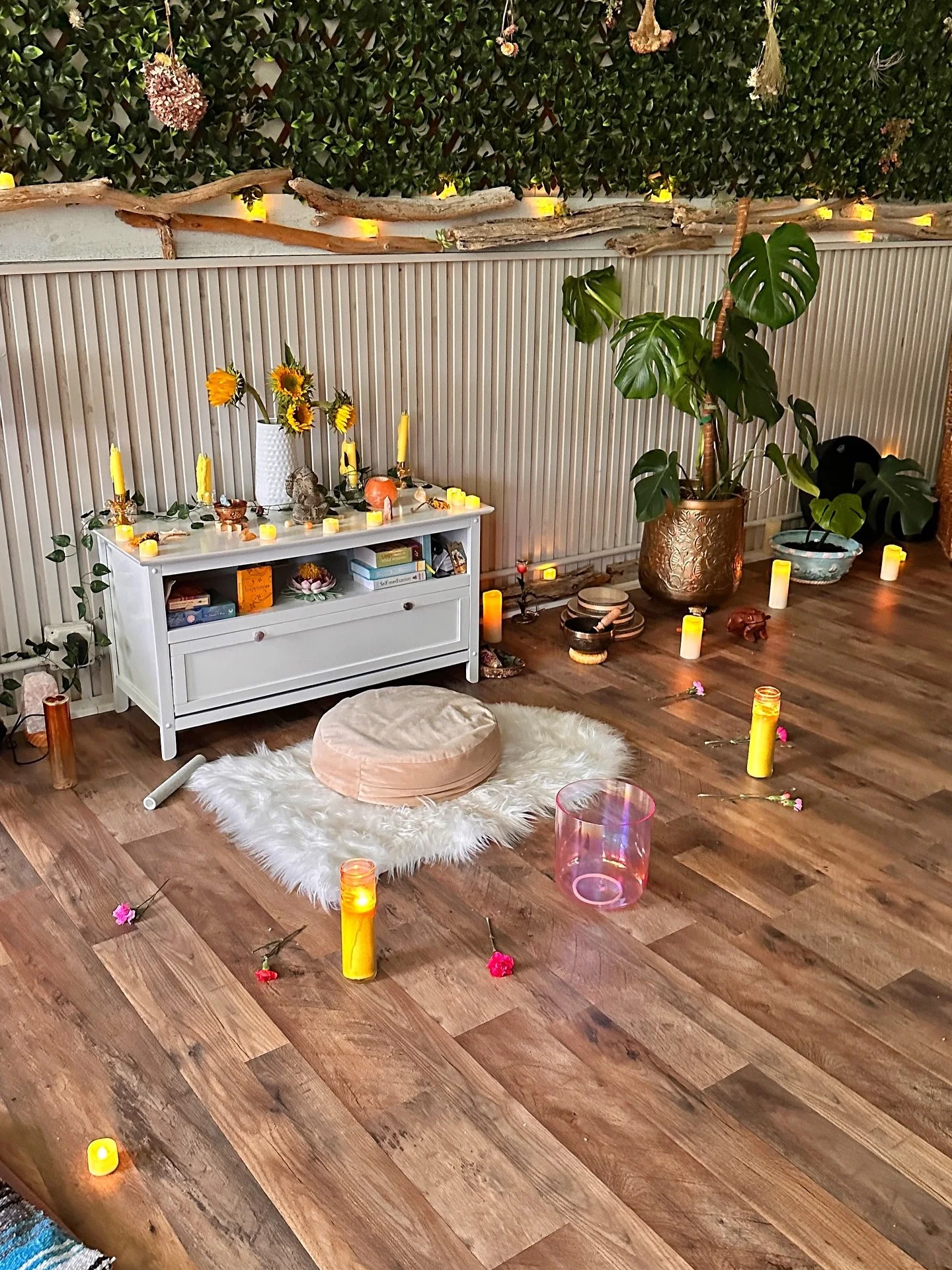 Did you know that I offer a candlelight gentle yoga class Tuesday evenings at 6pm?🧘🏻&zwj;♀️✨

I&rsquo;d love to see you in here for class. sign up online🥰✨🫶🏻💛🍂

www.bloombyhealing.com