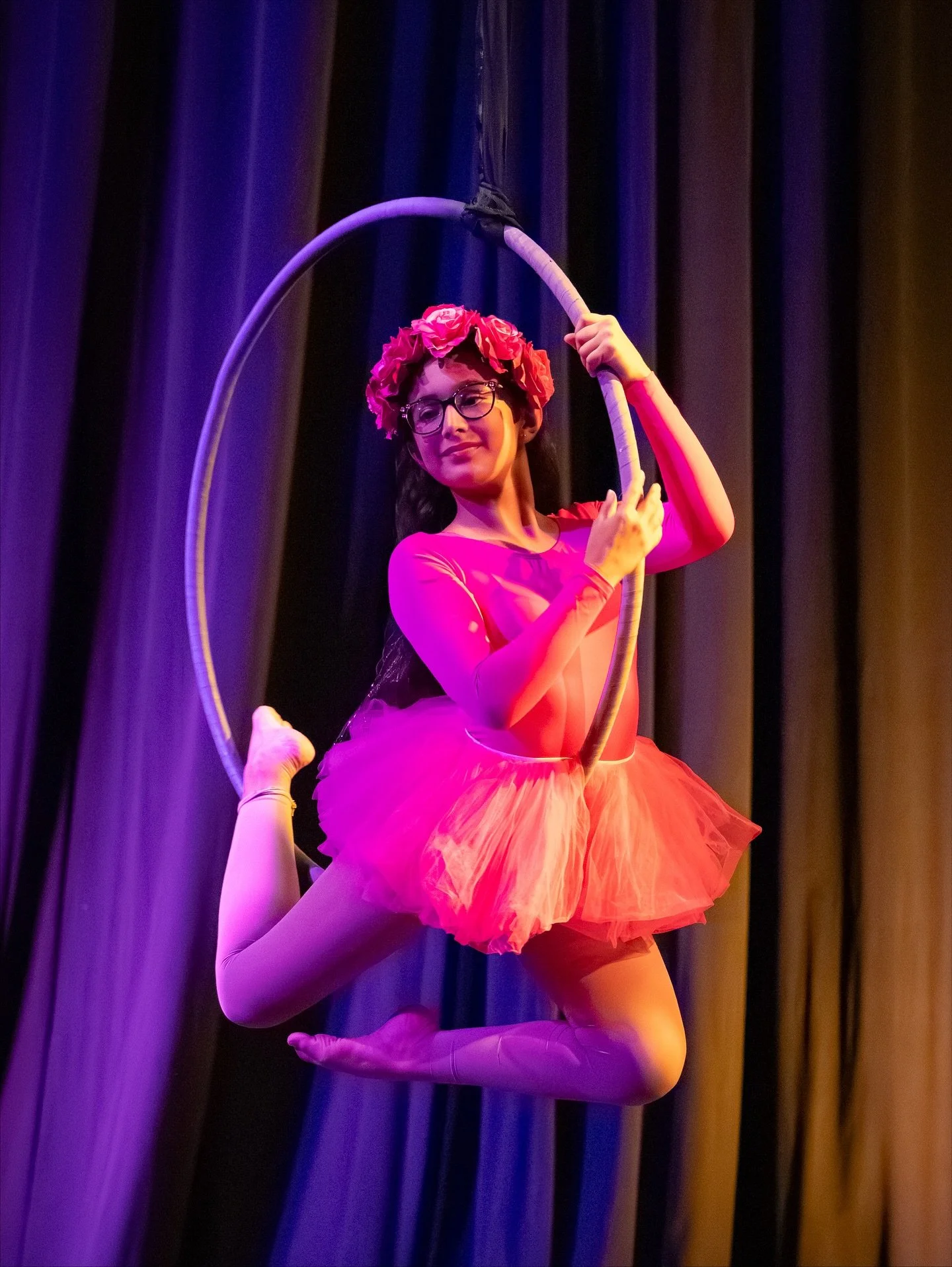 Stunning photos of Olivia performing to La Llorona by Lizi Lay. With this piece, Olivia paid homage to her heritage &amp; family 💕🌼 
Olivia went on to place 3rd with this routine at the @dakota.aerialchampionship 🥉 

📸Photos by @hopewelljim 

#ae