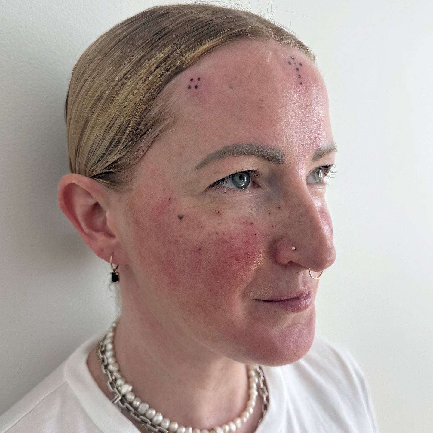 Double trouble 🖤 Forehead adornment and a light sprinkle of freckles for the forever gorgeous @lizzilocket x
.
DM to book x
.
.
.
.
.
.
.
