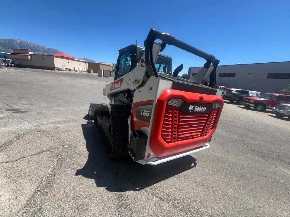 Bobcat T66-4.jpg