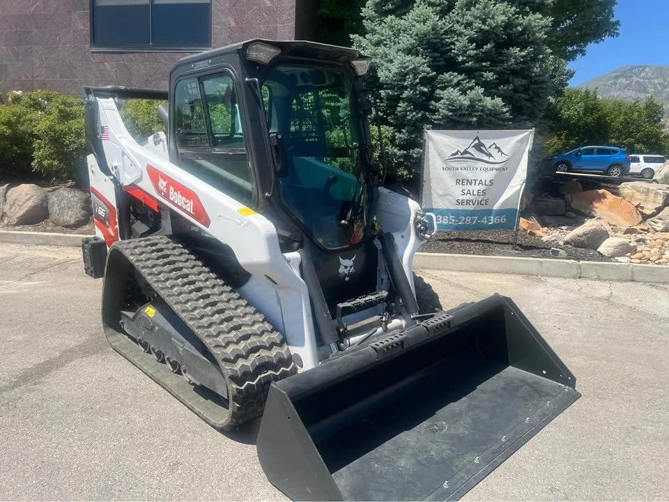Bobcat T66-1.jpg