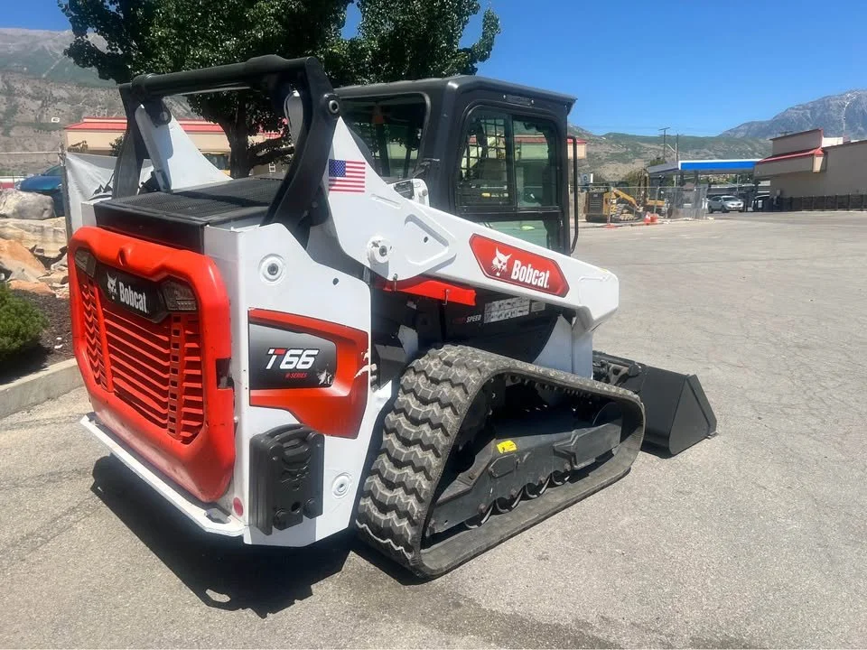 Bobcat T66-2.jpg