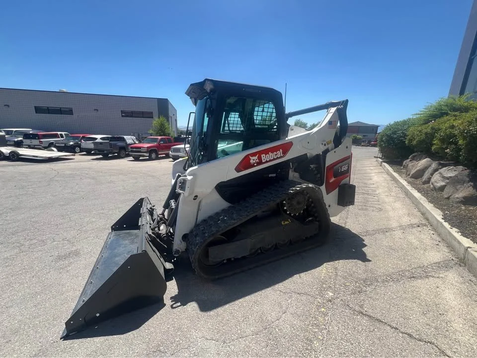 Bobcat T66-5.jpg