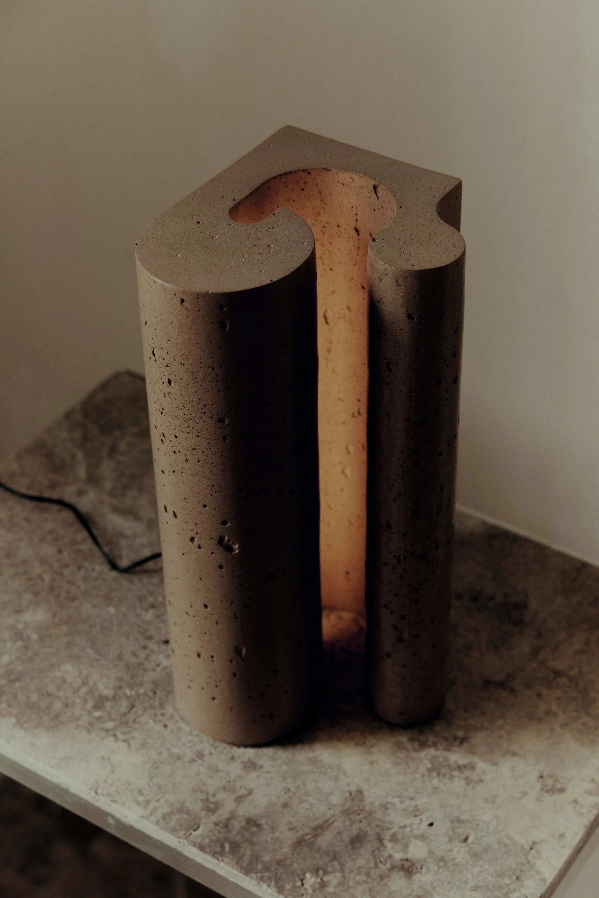 Studio Ceravolo&Jordan Fleming-Cavetto Table Lamp-Blush-02_Annika Kafcoulidis.jpg