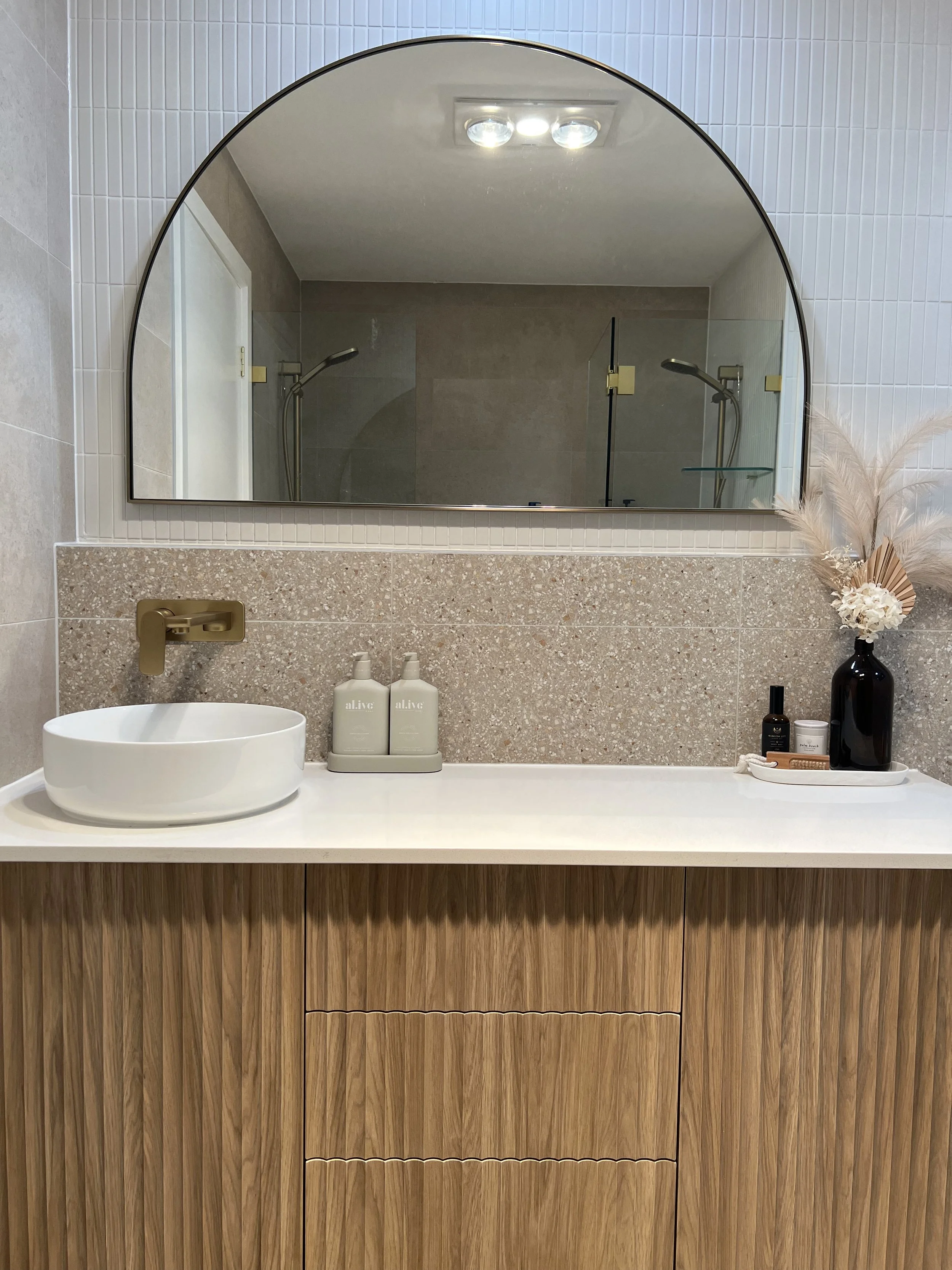 Master Ensuite Vanity, Basin and Mirror