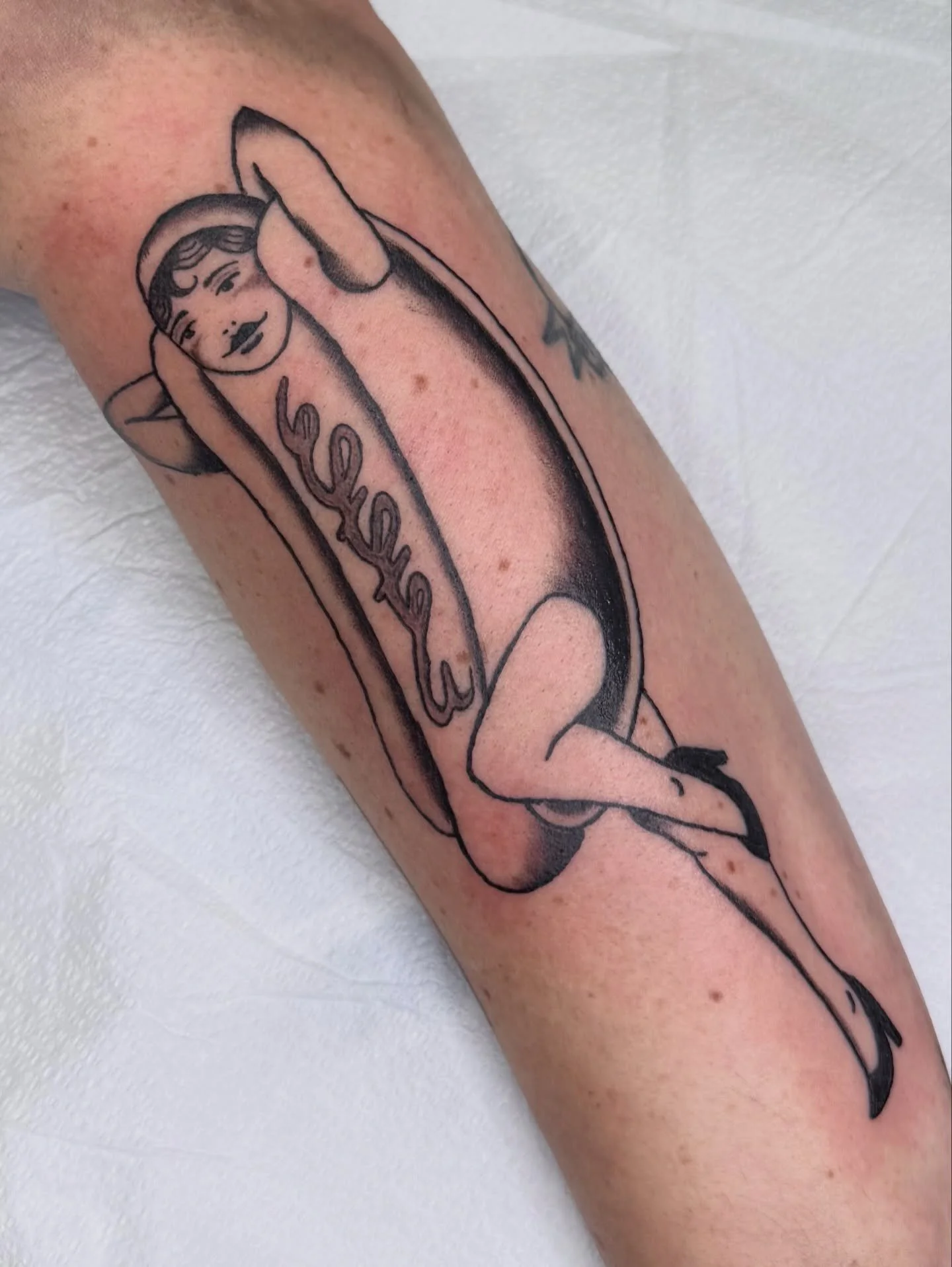 @ettajessica has a hotdog named after her here in town and we made her a lil pinup to celebrate. 
@themixadventuresofetta has been getting tattooed by me since the earliest days of my apprenticeship. I&rsquo;m grateful for the dedication and commitme