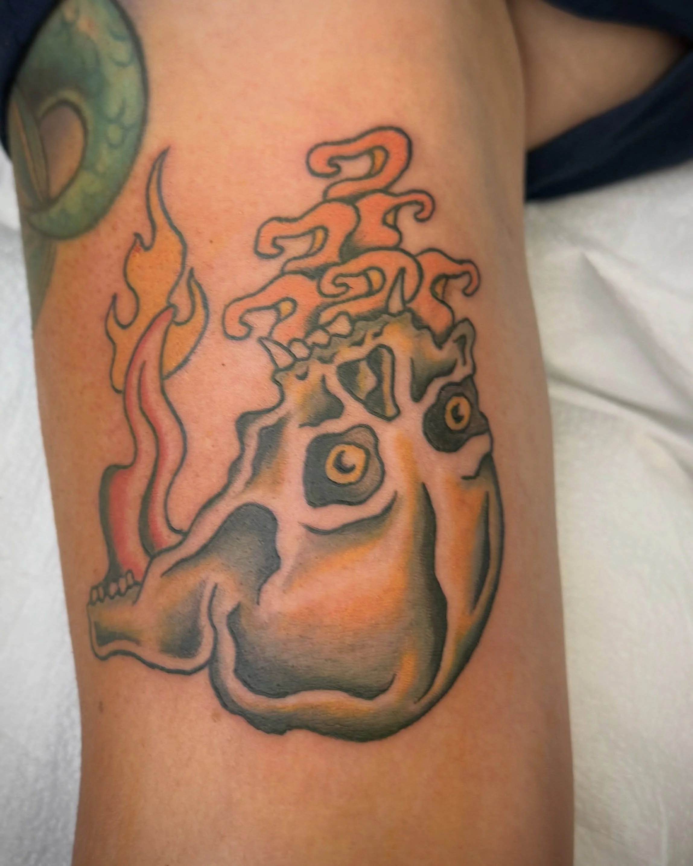 A sweet one from yesterday. Thank you for getting rad ones from my flash, Jess!! 🖤