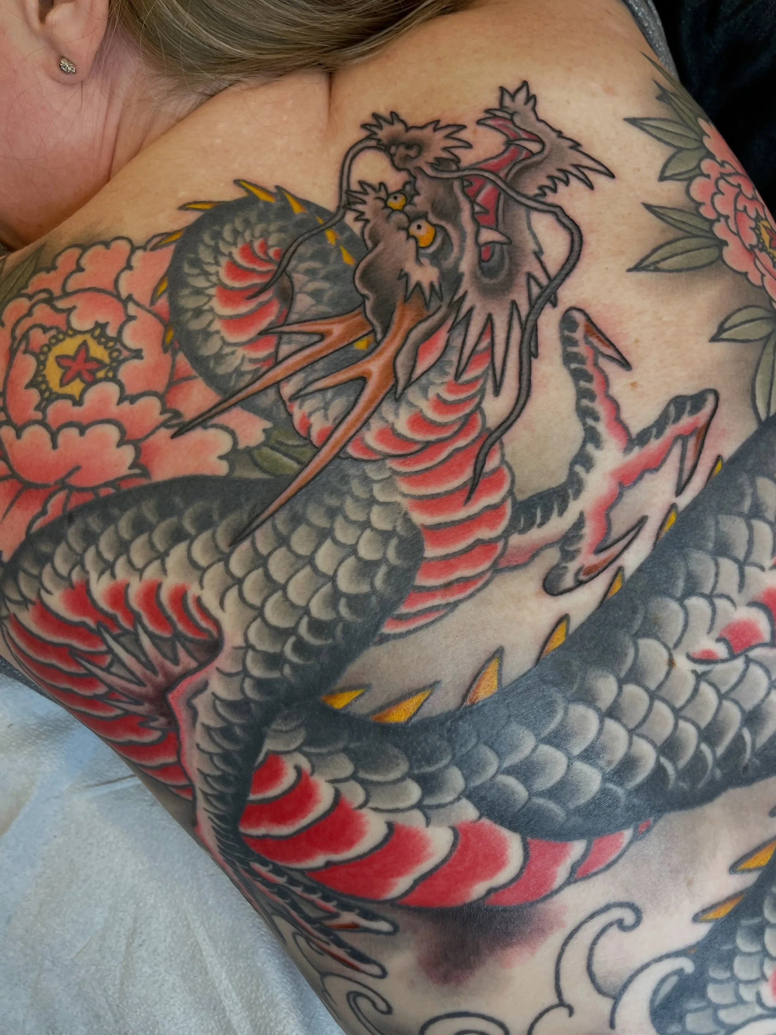 Finished this dragon back piece at the tail end of summer at one of my most favorite events of the year @seattletattooexpo. This tattoo was worked on both at my home @holdfastporttownsend and in Seattle at the expo. 

Thank you @methodmegan for your 