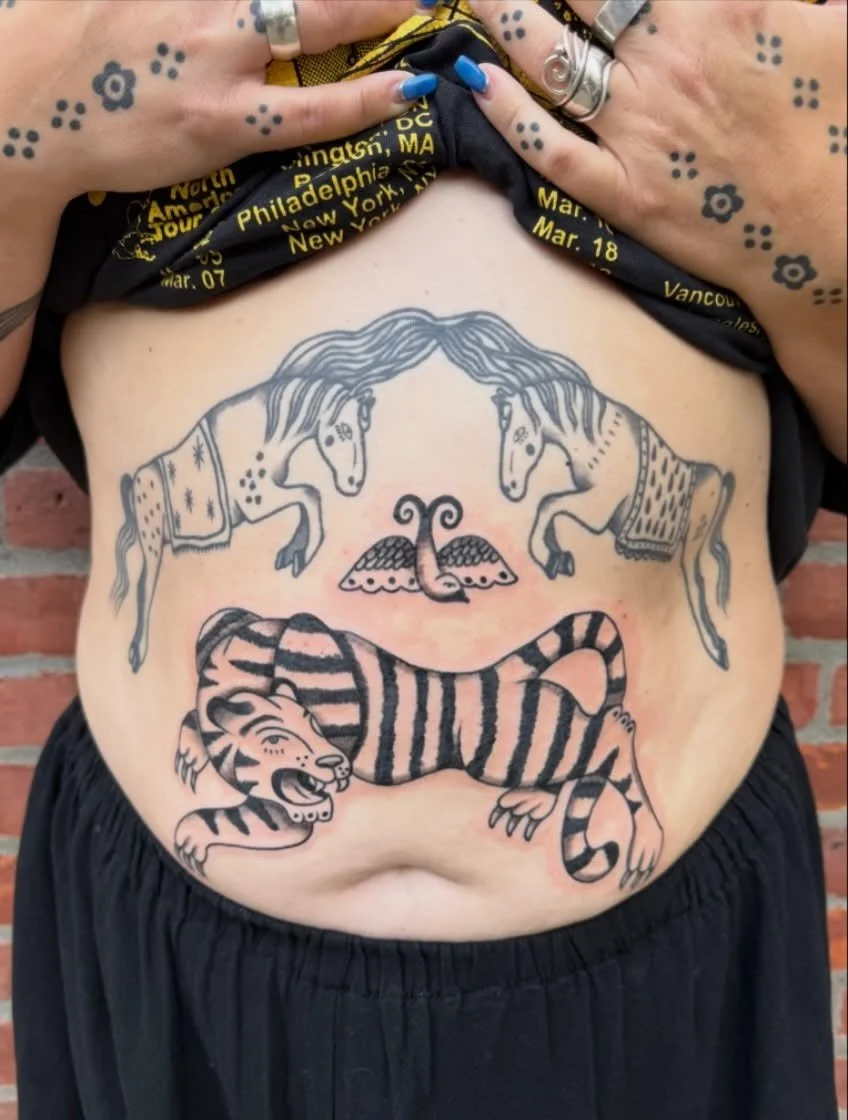 Some fresh and some healed tummy tats by the lovely @mamalilylew.

Booking in her bio 🖤