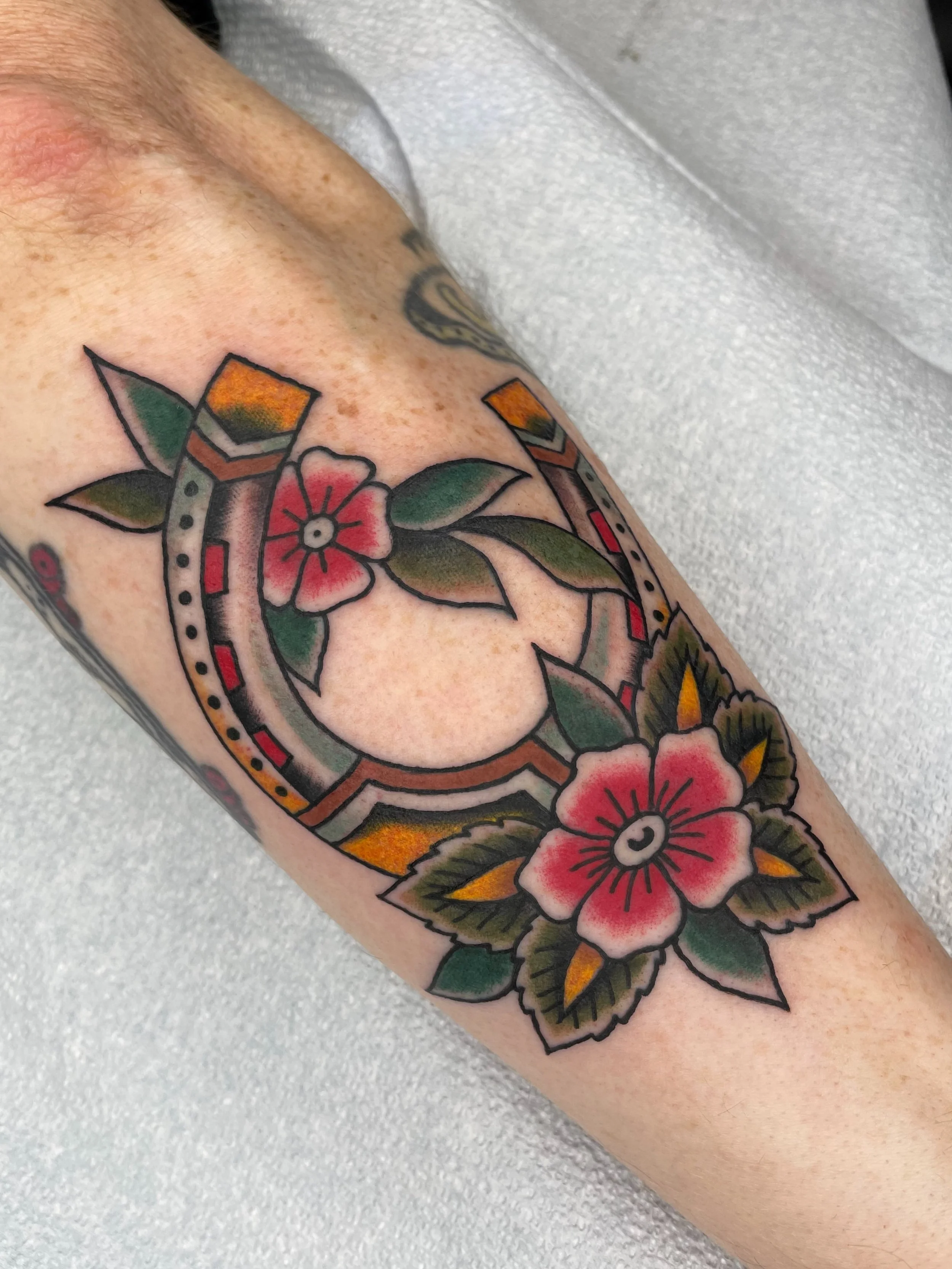 Sweet tattoos for sweet people. Thank you Dean! 

#horseshoe #horseshoetattoo #traditionaltattoo #porttownsendtattoo