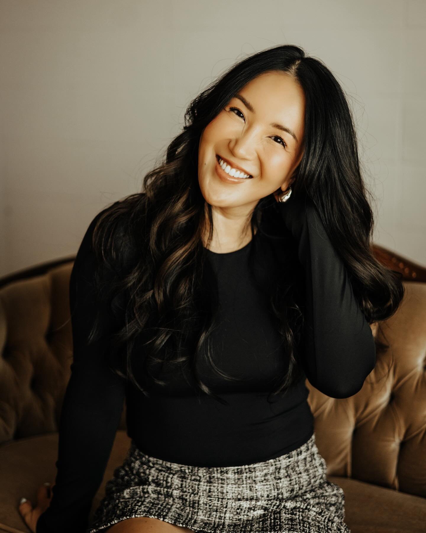 I had this absolute stunner in the studio for some updated headshots recently. Hyun is an extremely talented realtor, check her out! @concierge.realty @hyun_min.b