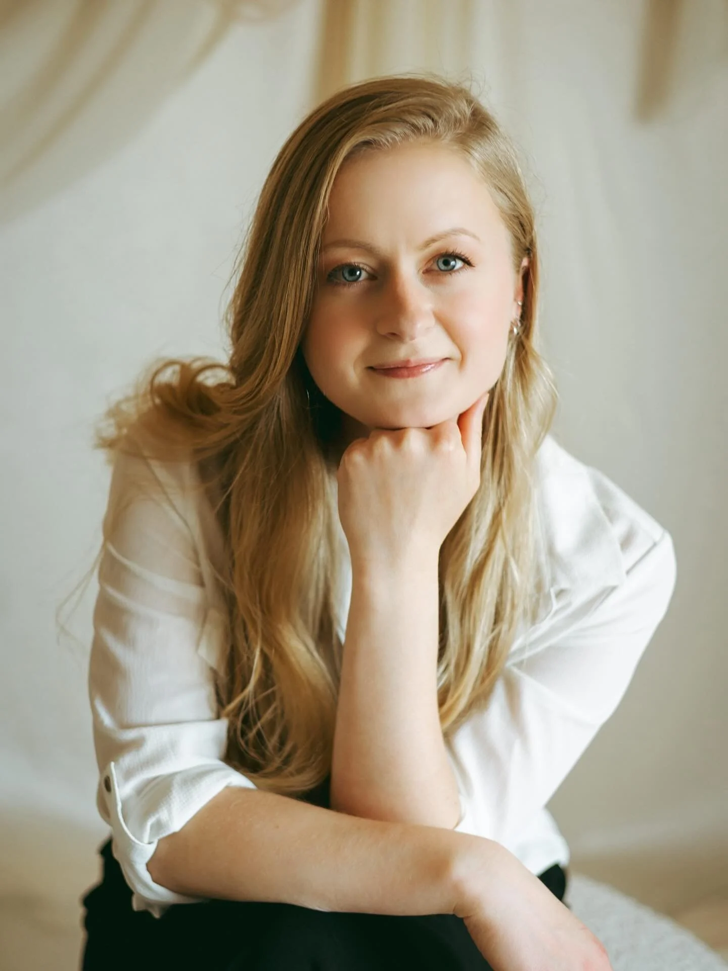 Did you know that I offer 15 minute headshot sessions which include 10 images (of your choice from a proofing gallery)?!
These are perfect for any professional looking for some updated photos. It was so lovely getting to meet Edith recently! I am wi