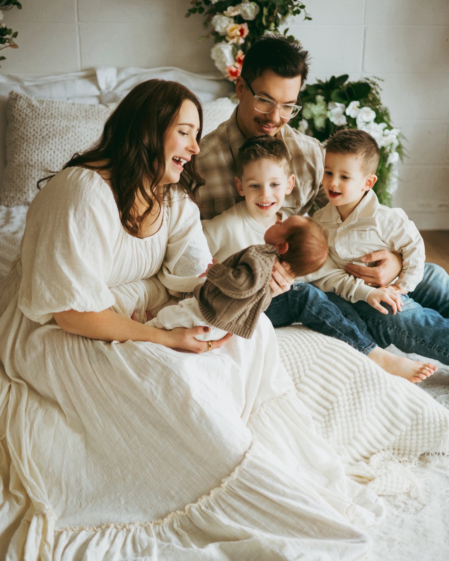 ✨Complete✨

These 5 have stolen my heart 💛 Massive congrats to this adorable family, welcome baby Heath 🫶 @keighlyskye 

📷: @wildlovephotos 
Floral arch: @livhunterhome