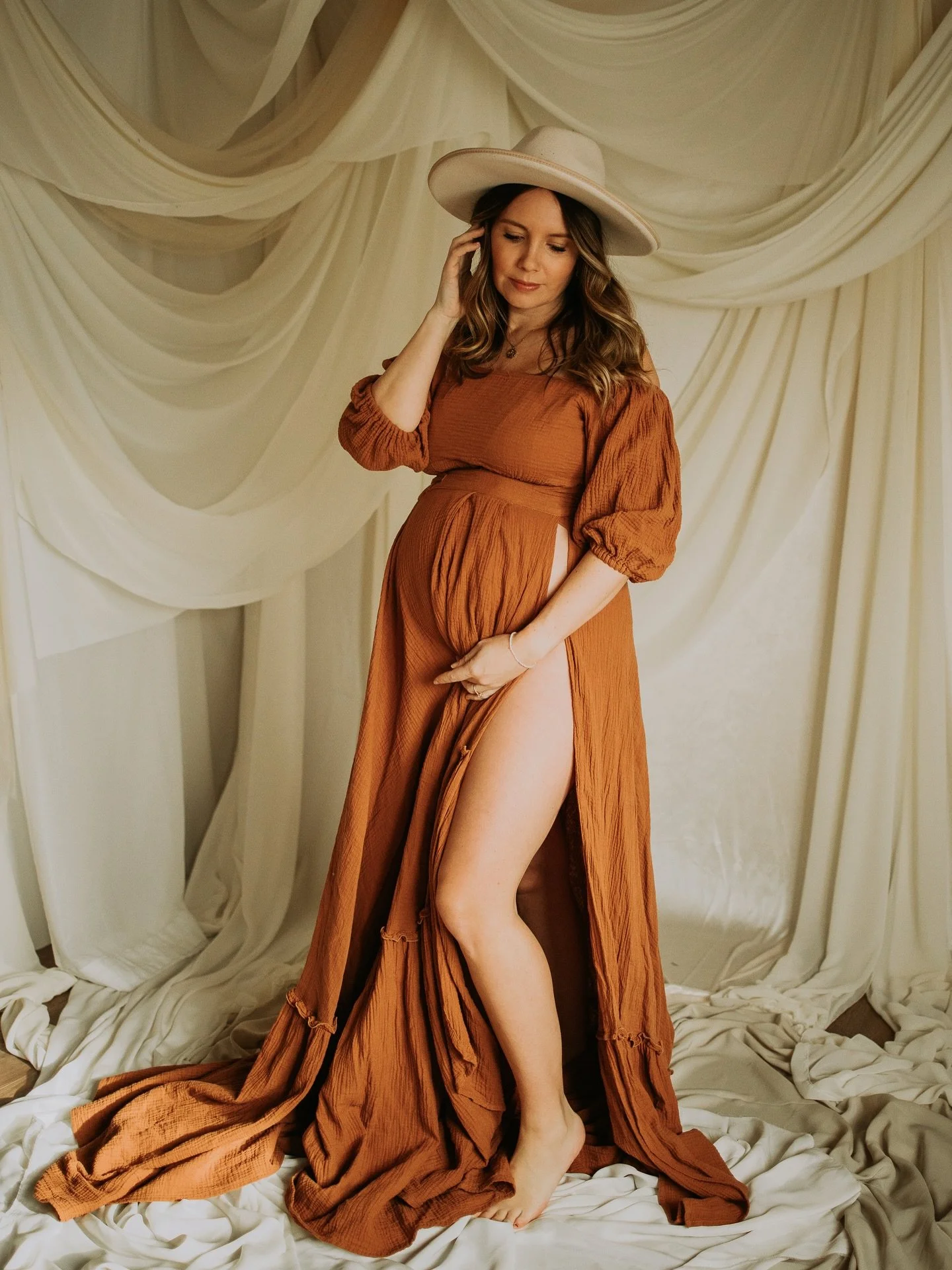 A few maternity photos of @wildlovephotos done by your gal @meg.rae.photography 🫶 

Just a reminder Kristy is on a short maternity leave from the studio, but Meg is around and would be happy to take over shoots in her place 🙌💛 Please contact her d