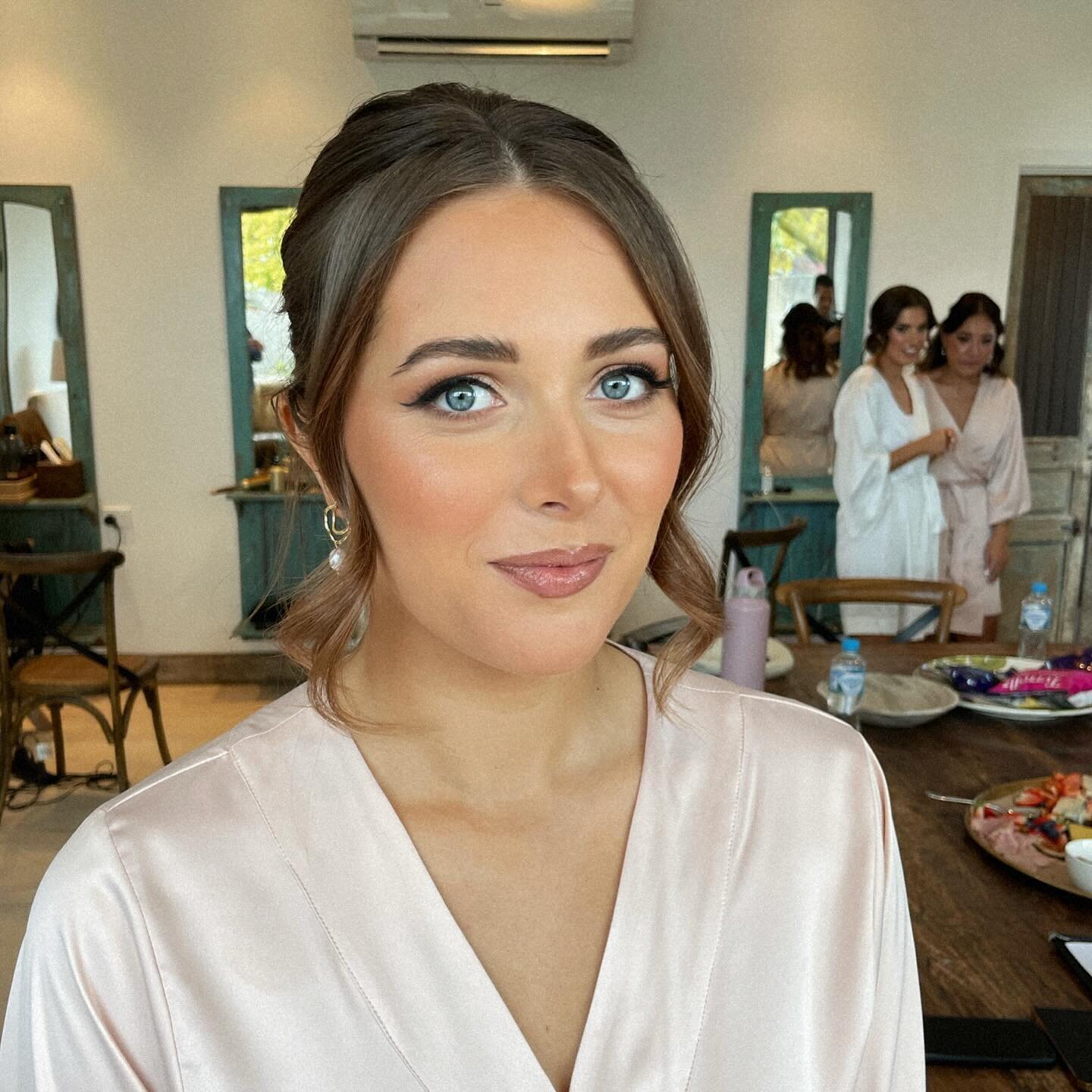 Bridesmaid beauty back in Melbourne ❤️&zwj;🔥

Gorgeous Jess makeup ready! 
Hair by @rae.hairstylist 

BRIDAL MAKEUP ARTIST 
📍Adelaide &amp; available to travel ✈️
.
.
.
.
.
.
#adelaidemua #adelaidemakeupartist #adelaidebridalmakeup #destinationmake