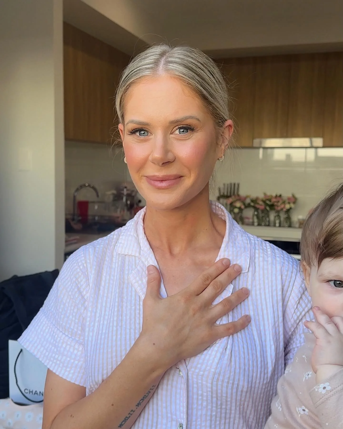 Beautiful Haylee ready for her darling Sofia&rsquo;s 1st birthday celebrations. 
Soooo so lucky to have done Haylee&rsquo;s makeup many times now - grateful for regular clients who become friends 🫶🥹